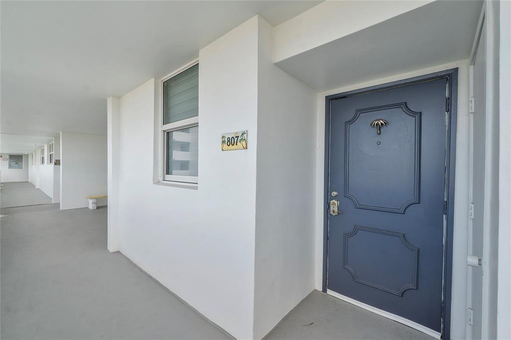 3100 NE 49th #807, Fort Lauderdale FL 33308