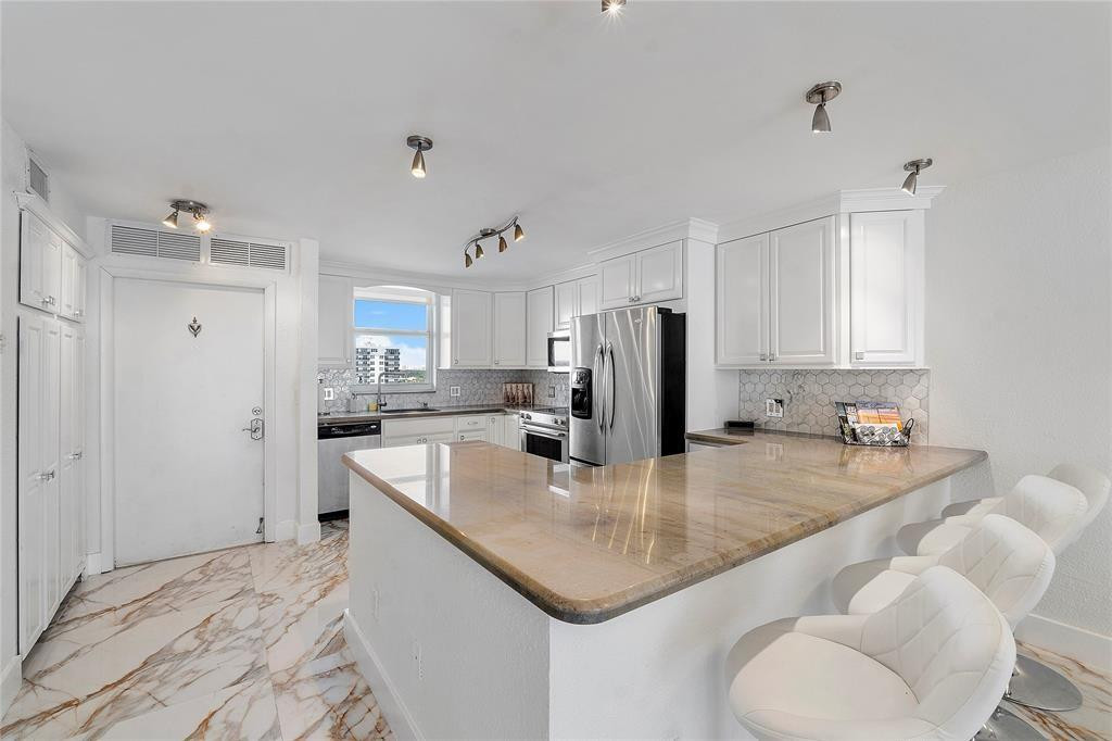 3100 NE 49th #807, Fort Lauderdale FL 33308