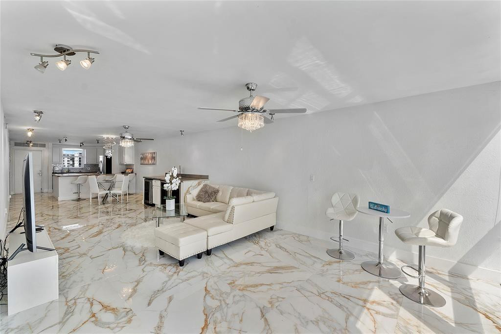 3100 NE 49th #807, Fort Lauderdale FL 33308