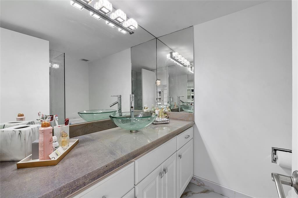 3100 NE 49th #807, Fort Lauderdale FL 33308