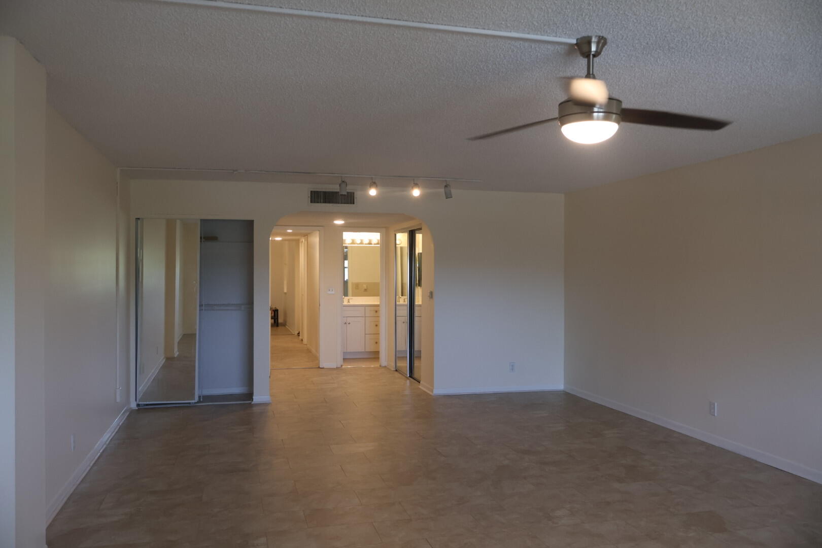 7080 Nova #307b, Davie FL 33317