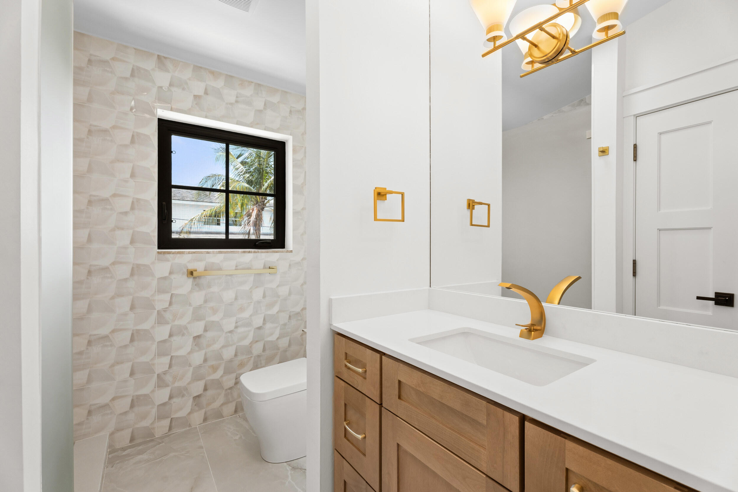 257 E Lakewood, West Palm Beach FL 33405