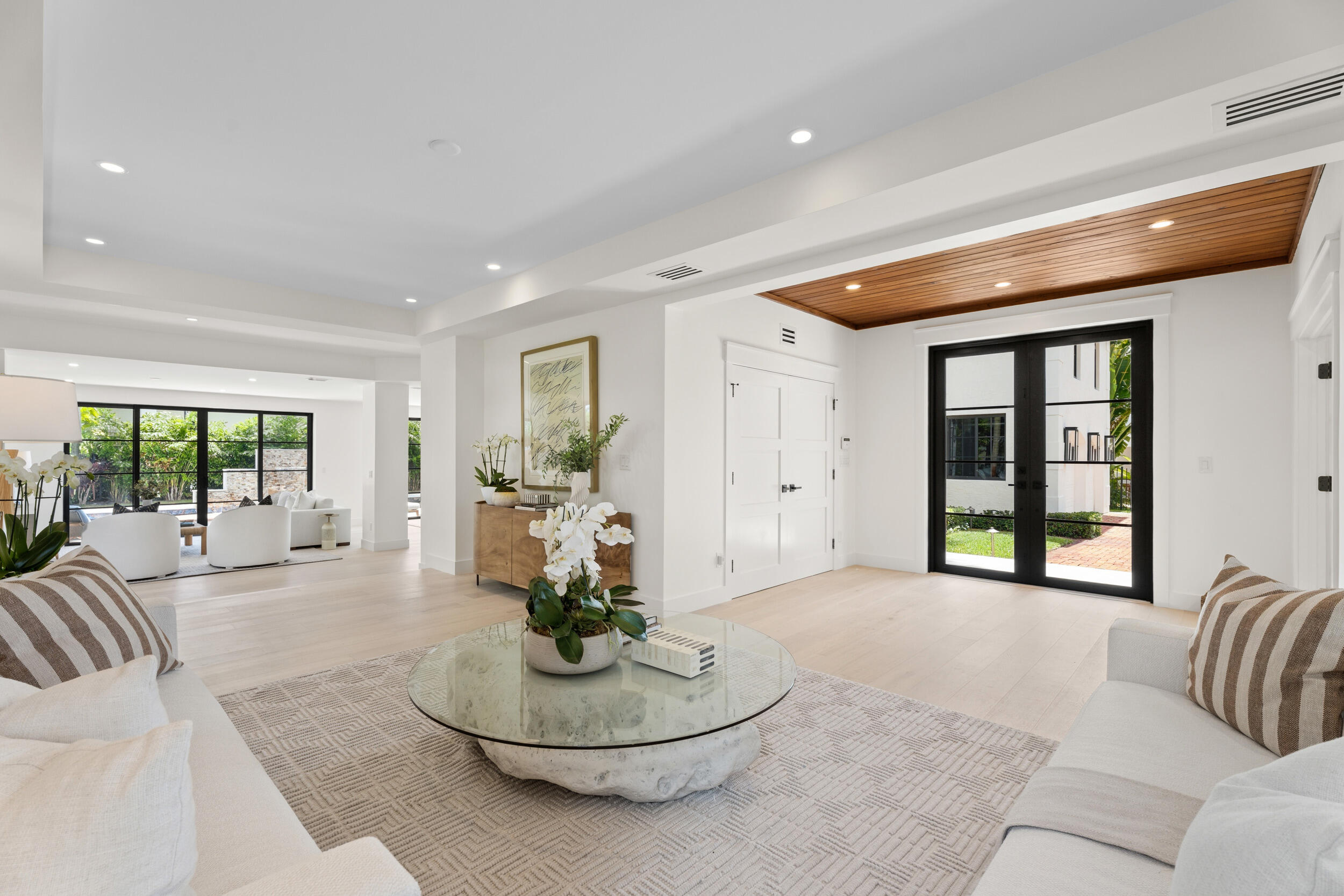 257 E Lakewood, West Palm Beach FL 33405
