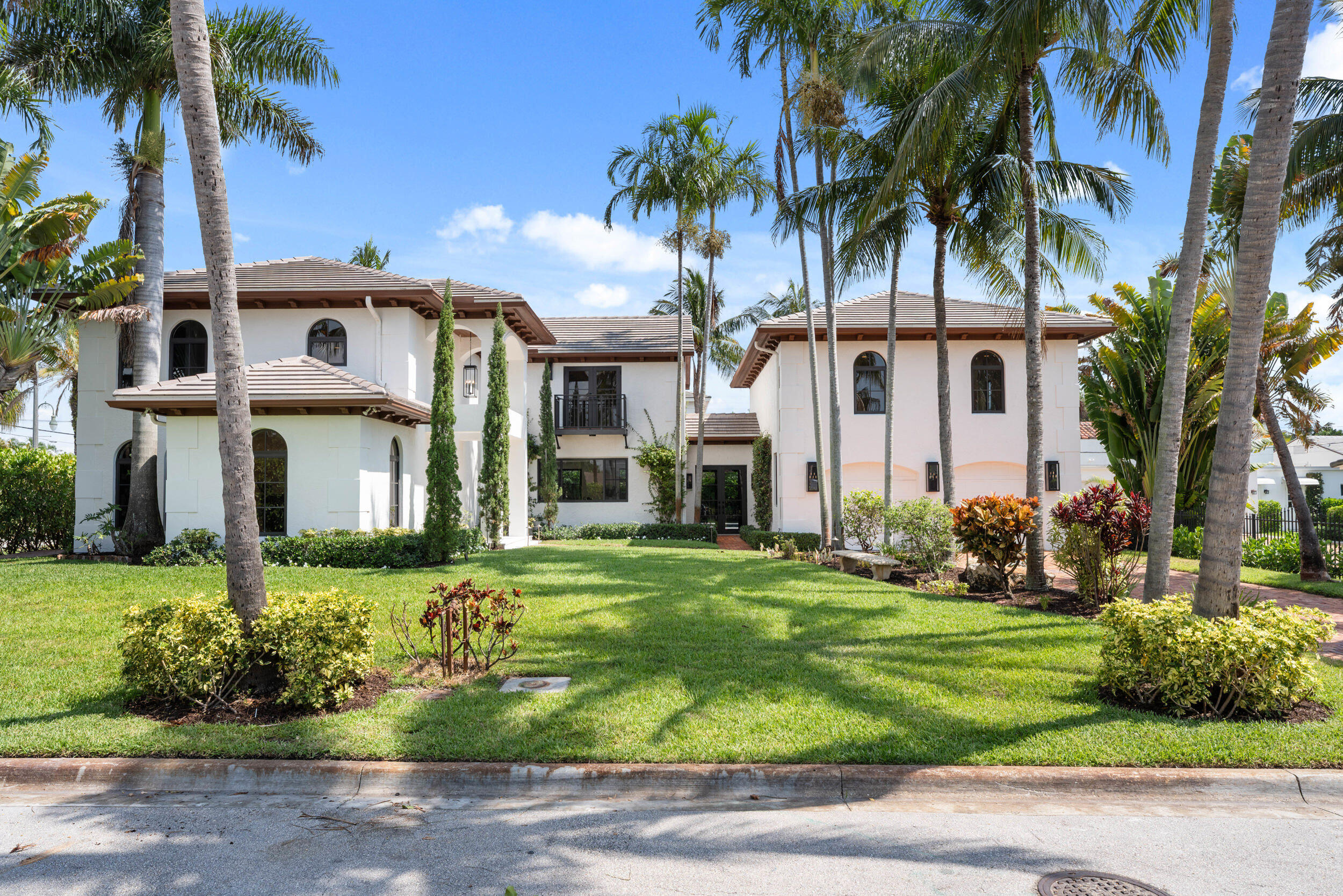 257 E Lakewood, West Palm Beach FL 33405