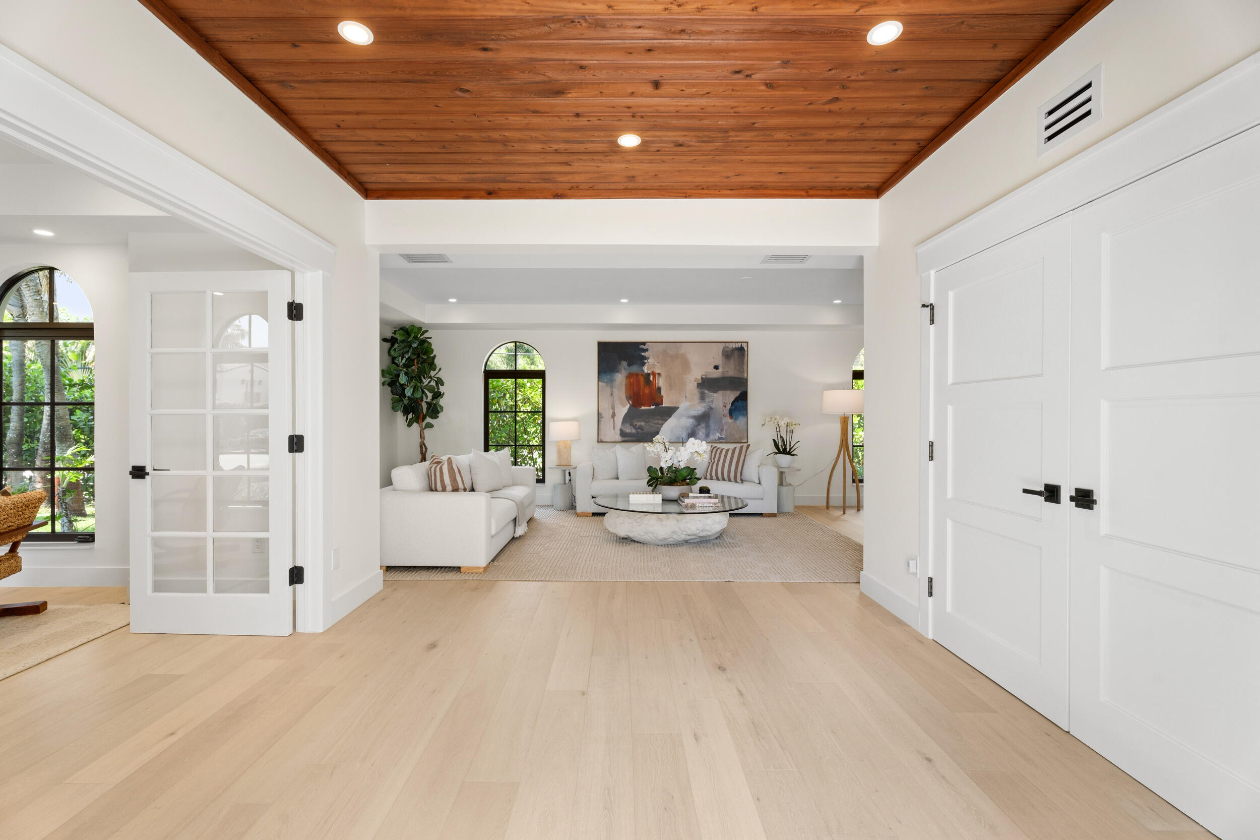 257 E Lakewood, West Palm Beach FL 33405