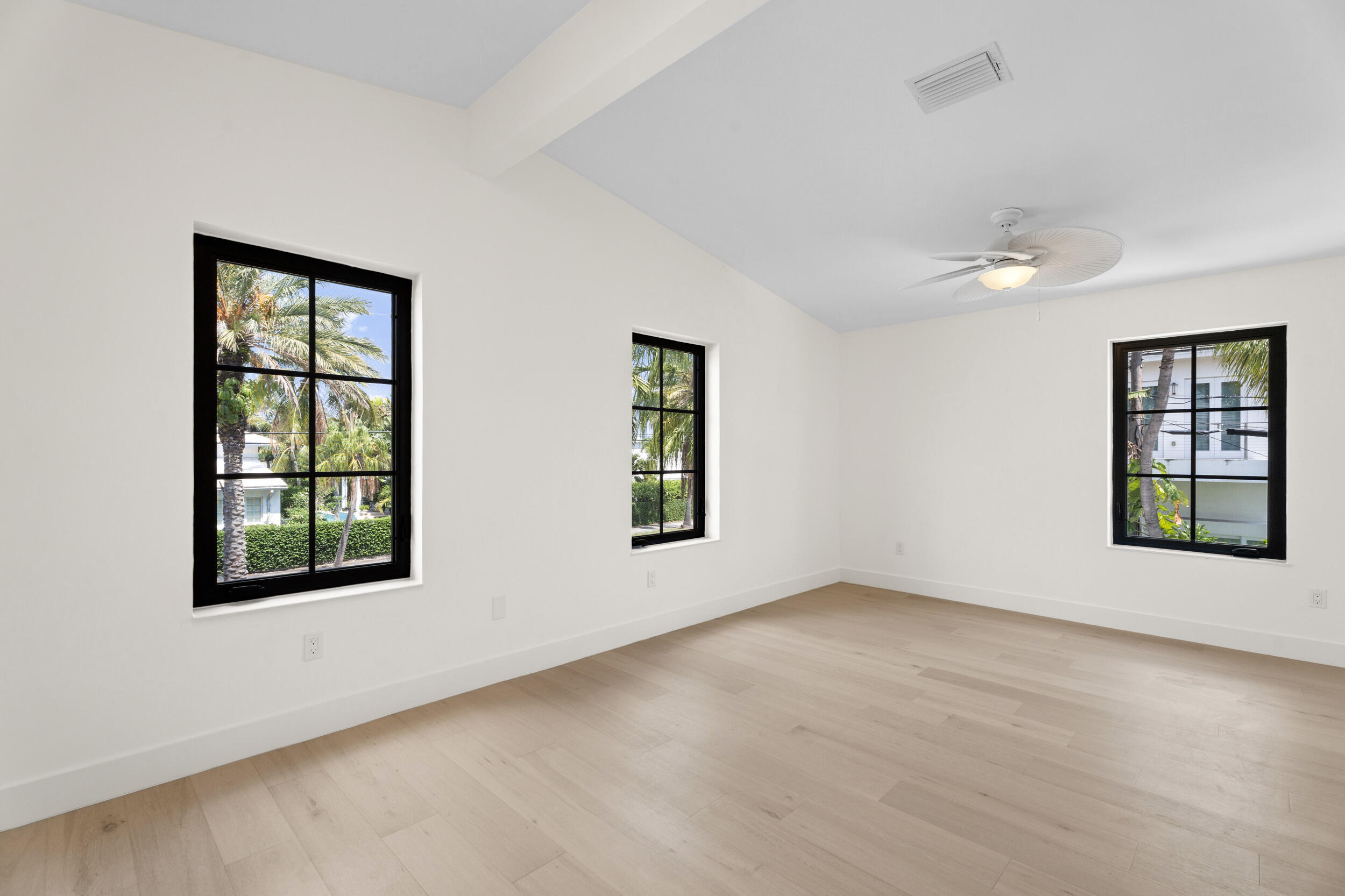 257 E Lakewood, West Palm Beach FL 33405