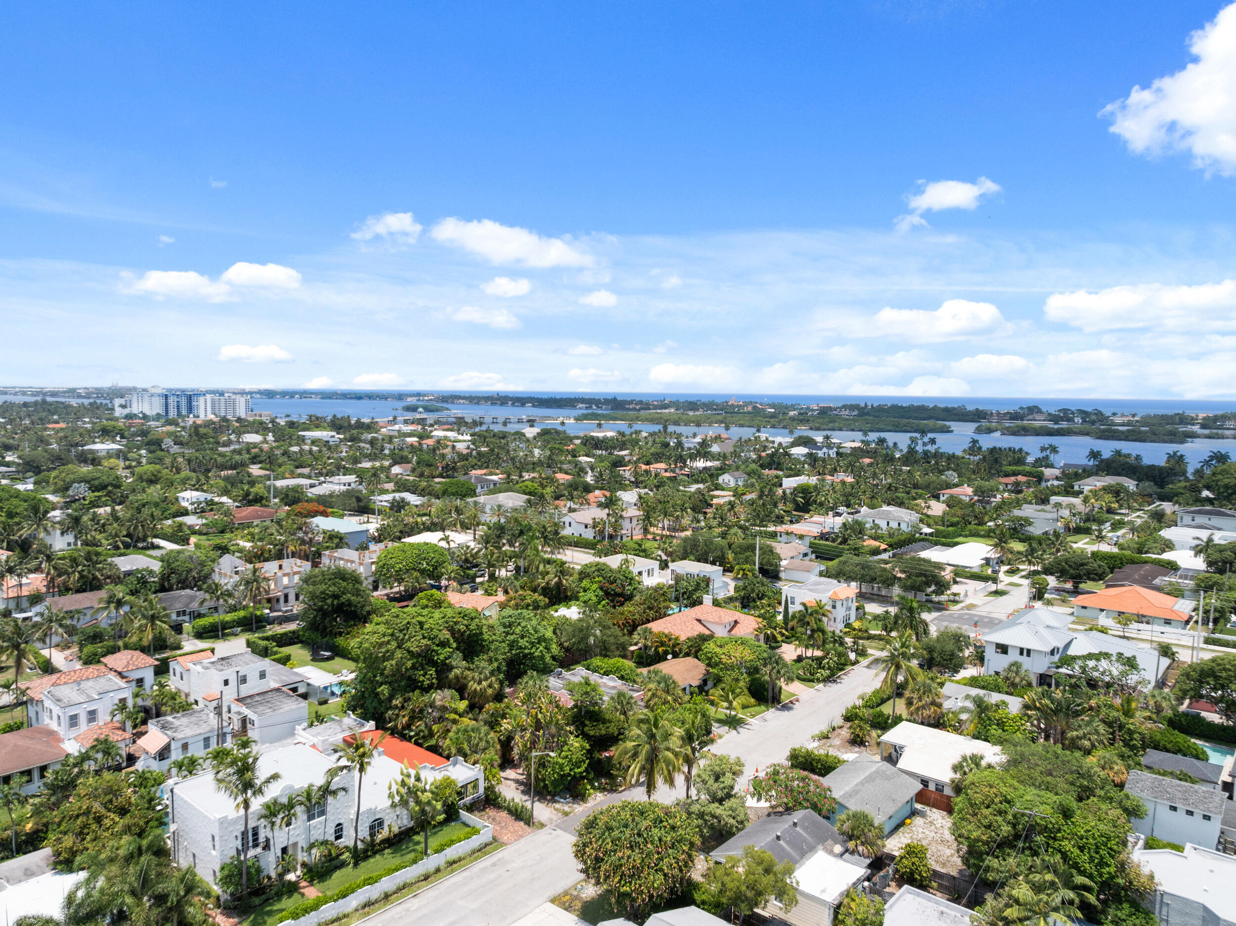257 E Lakewood, West Palm Beach FL 33405