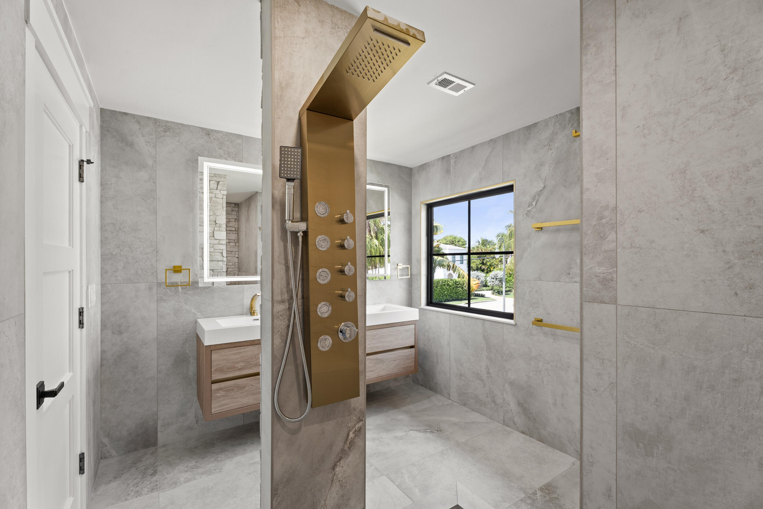 257 E Lakewood, West Palm Beach FL 33405