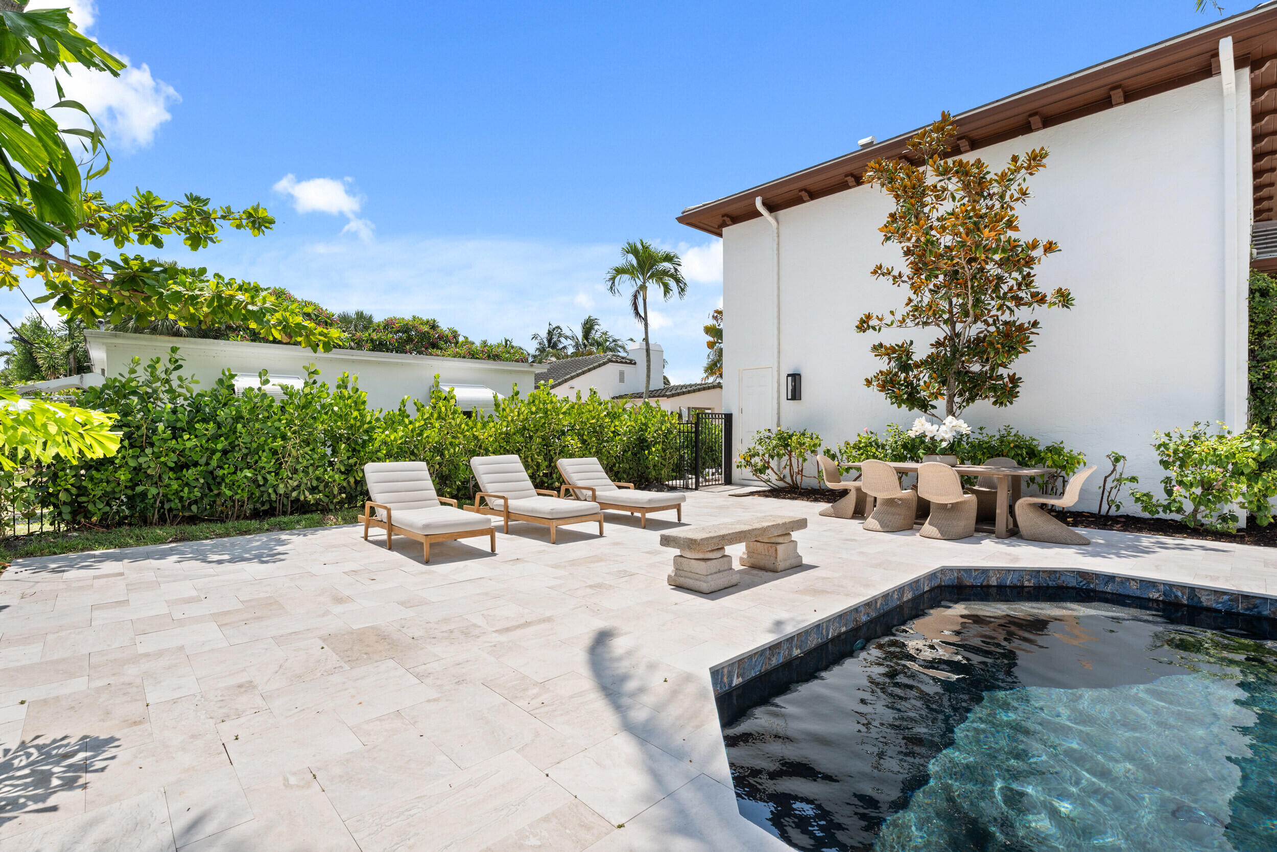 257 E Lakewood, West Palm Beach FL 33405