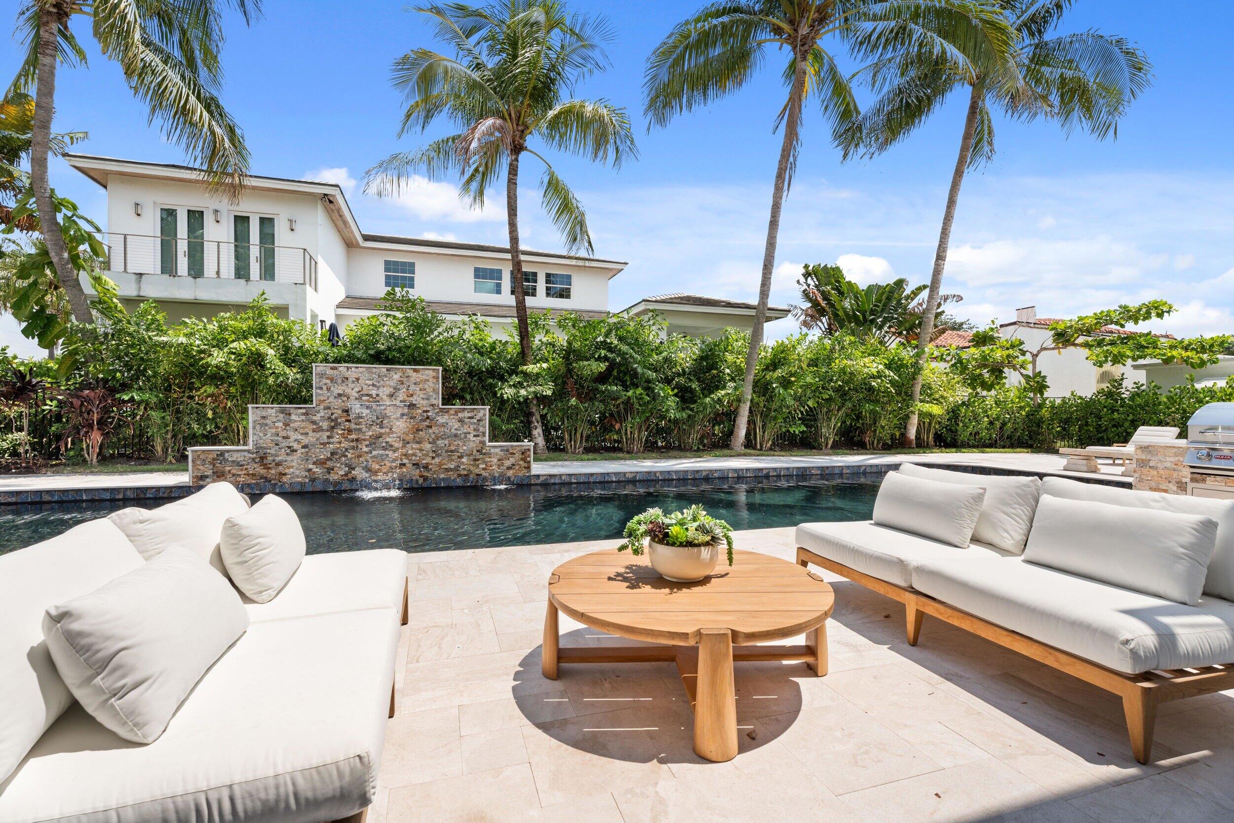 257 E Lakewood, West Palm Beach FL 33405