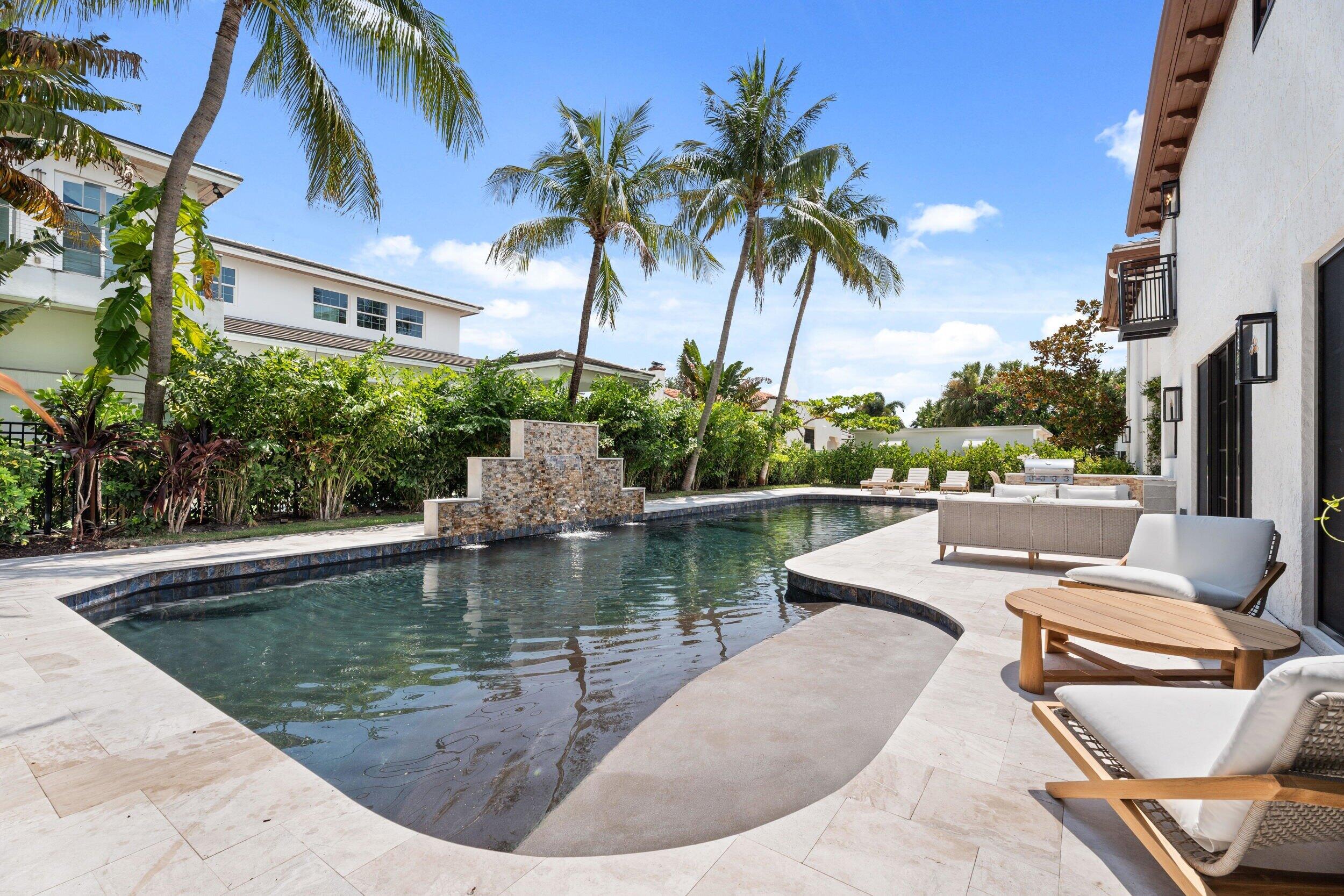 257 E Lakewood, West Palm Beach FL 33405