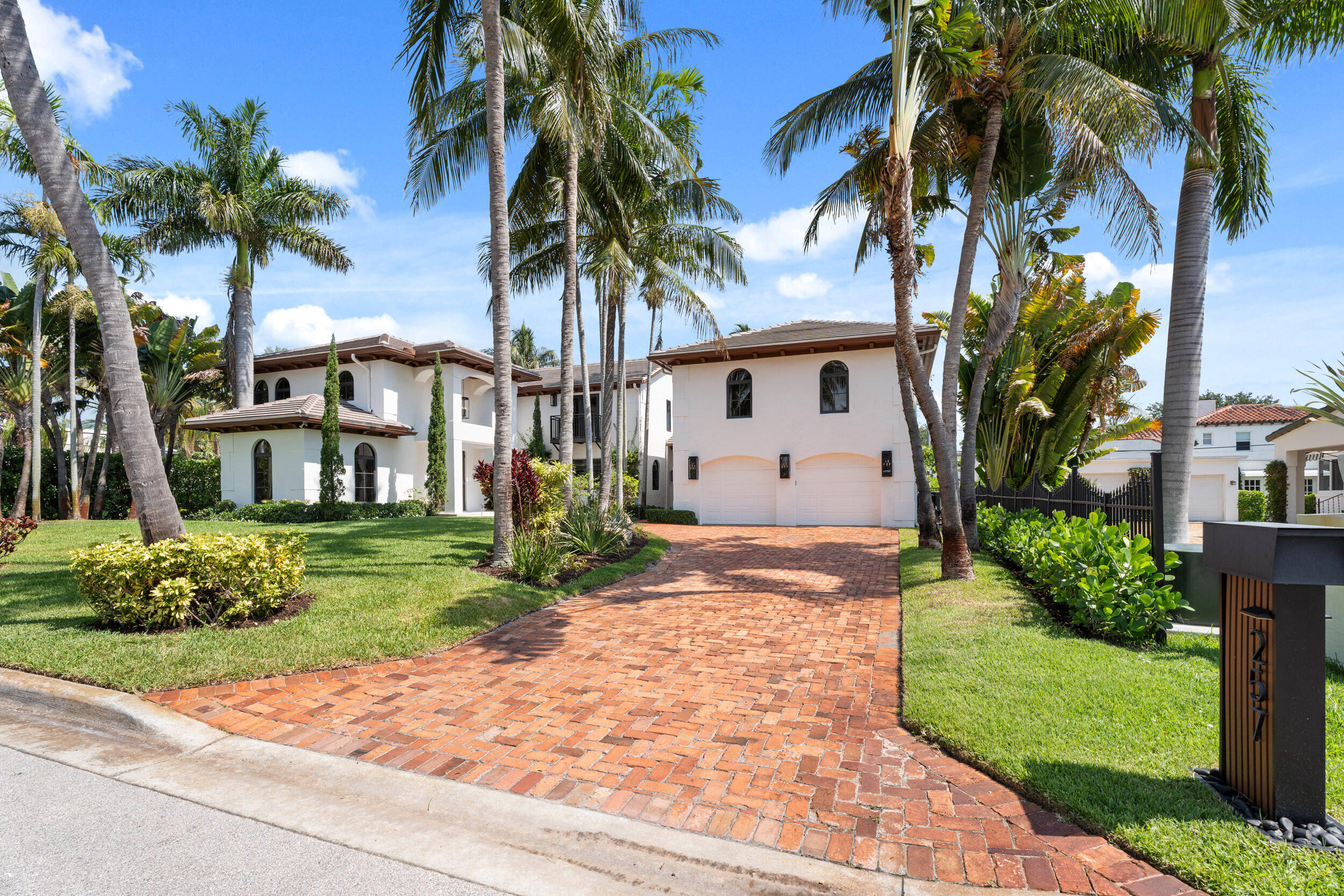 257 E Lakewood, West Palm Beach FL 33405