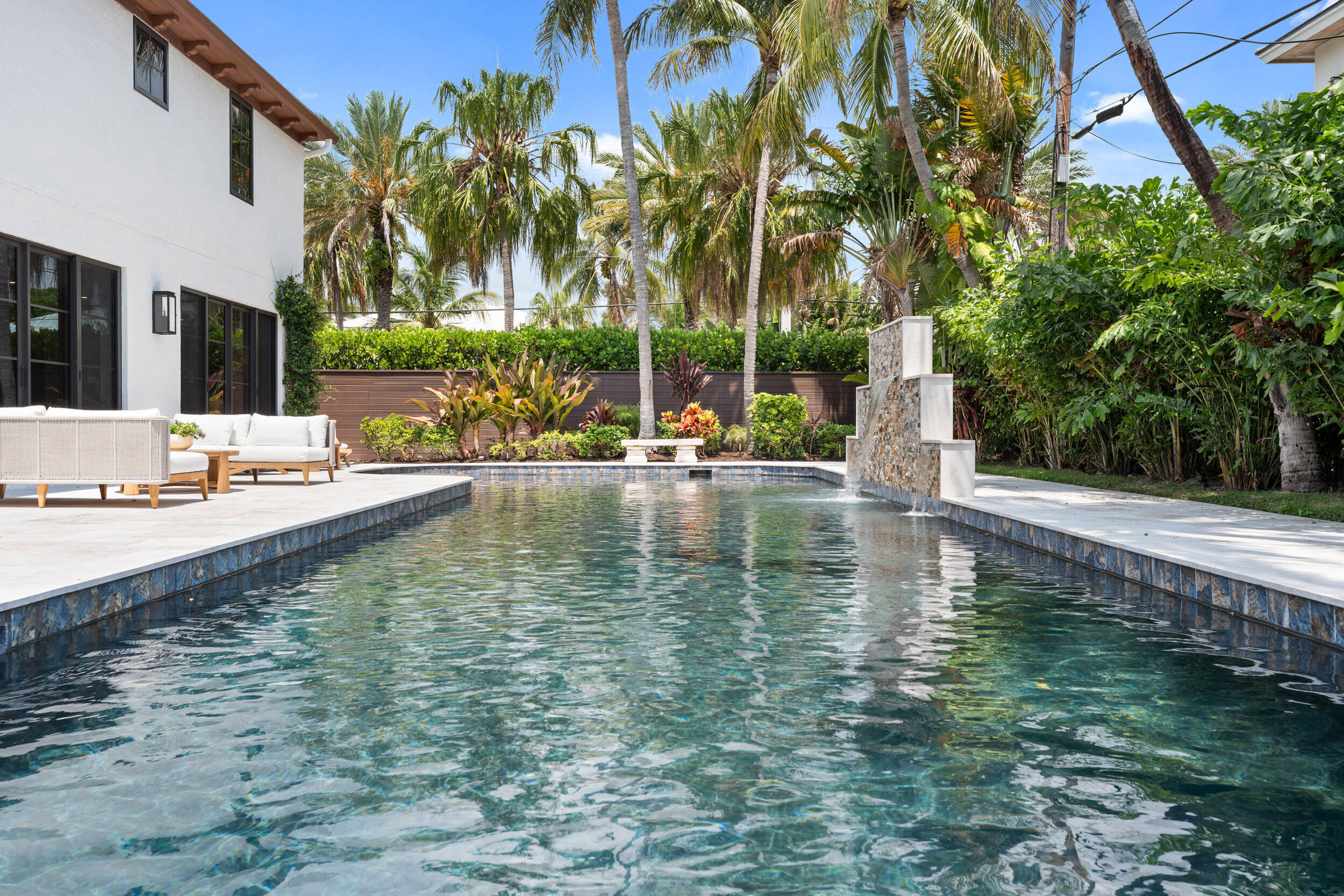 257 E Lakewood, West Palm Beach FL 33405