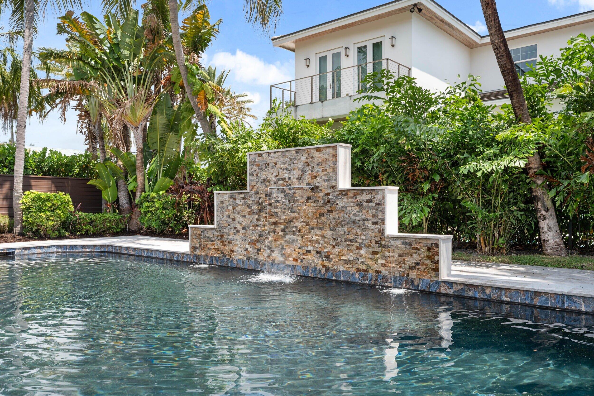 257 E Lakewood, West Palm Beach FL 33405