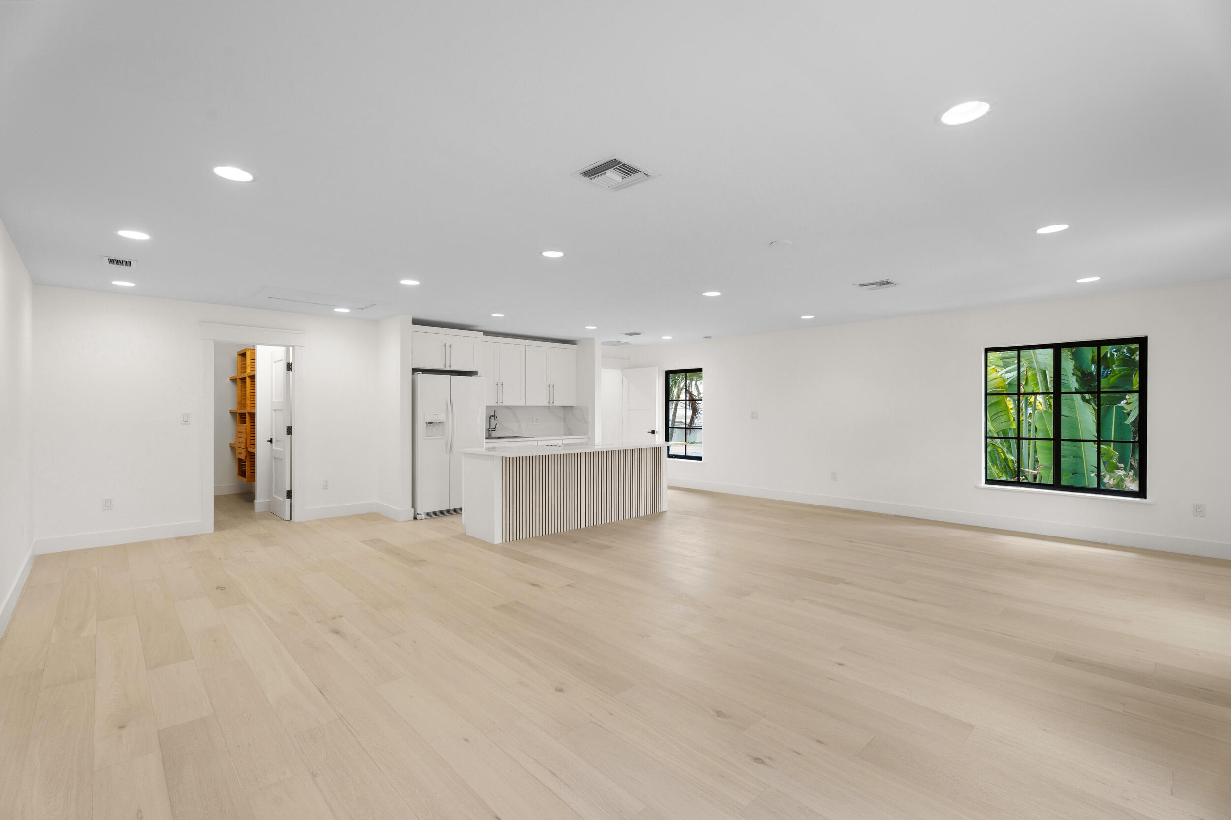 257 E Lakewood, West Palm Beach FL 33405