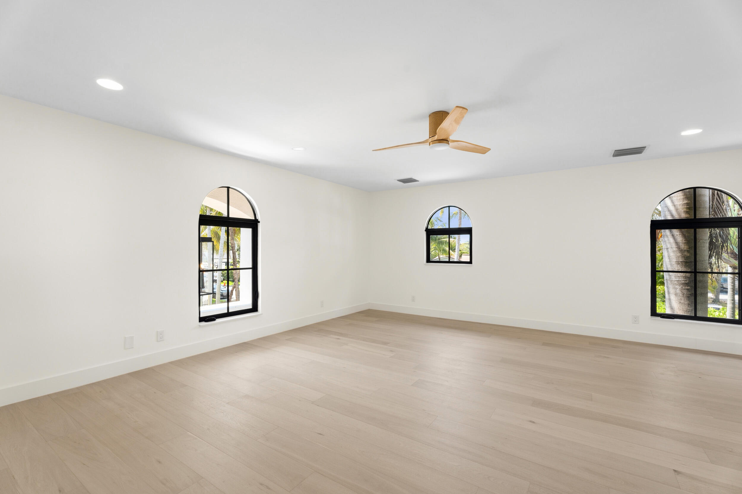 257 E Lakewood, West Palm Beach FL 33405