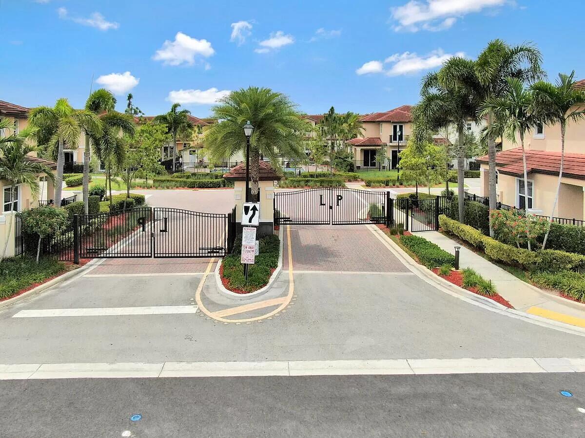 6960 Long Pine, Coconut Creek FL 33073