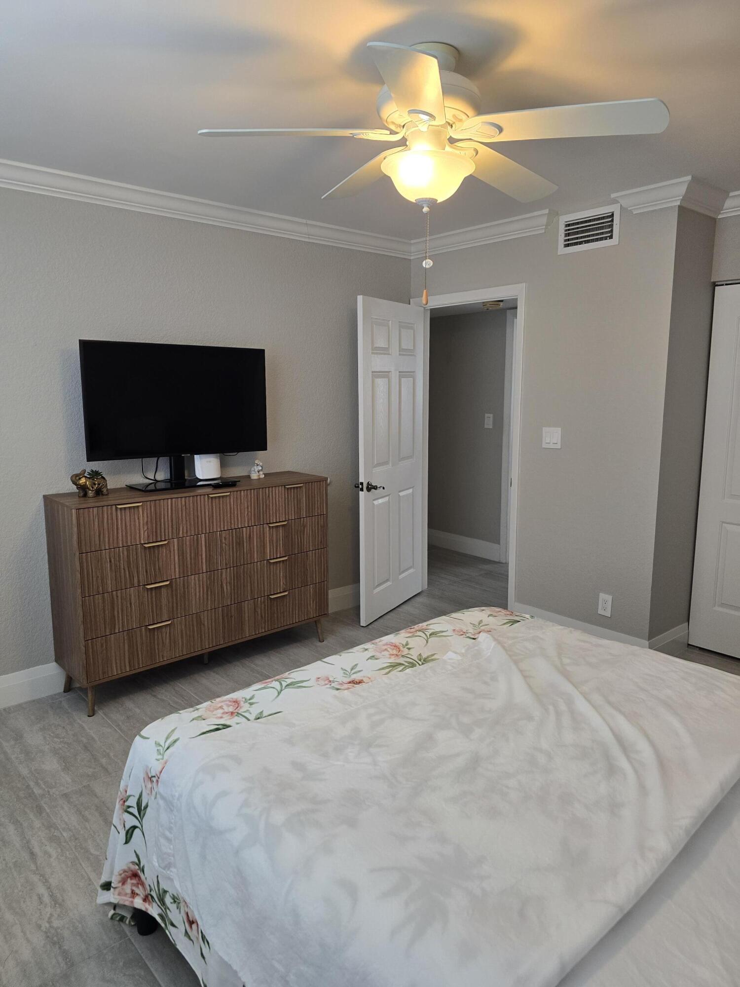 7580 Regency Lake #402, Boca Raton FL 33433