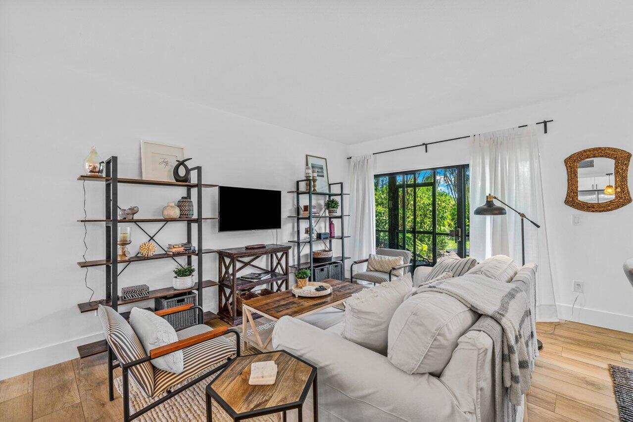 13334 Polo Club #206, Wellington FL 33414