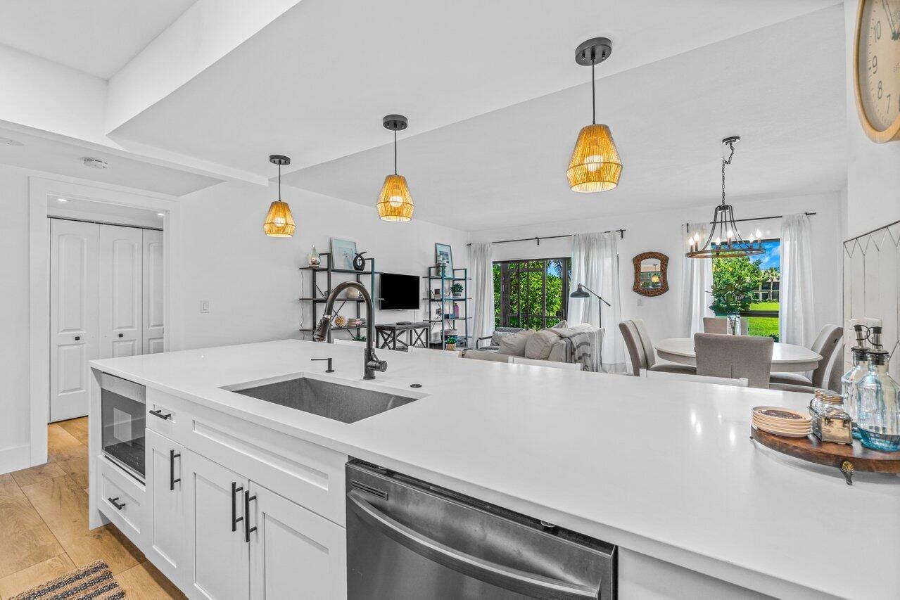 13334 Polo Club #206, Wellington FL 33414