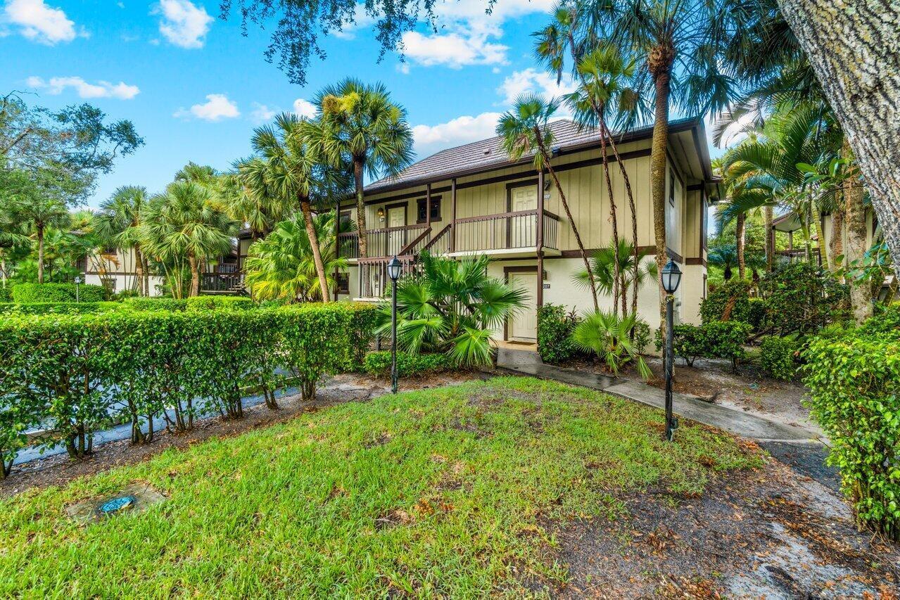 13334 Polo Club #206, Wellington FL 33414