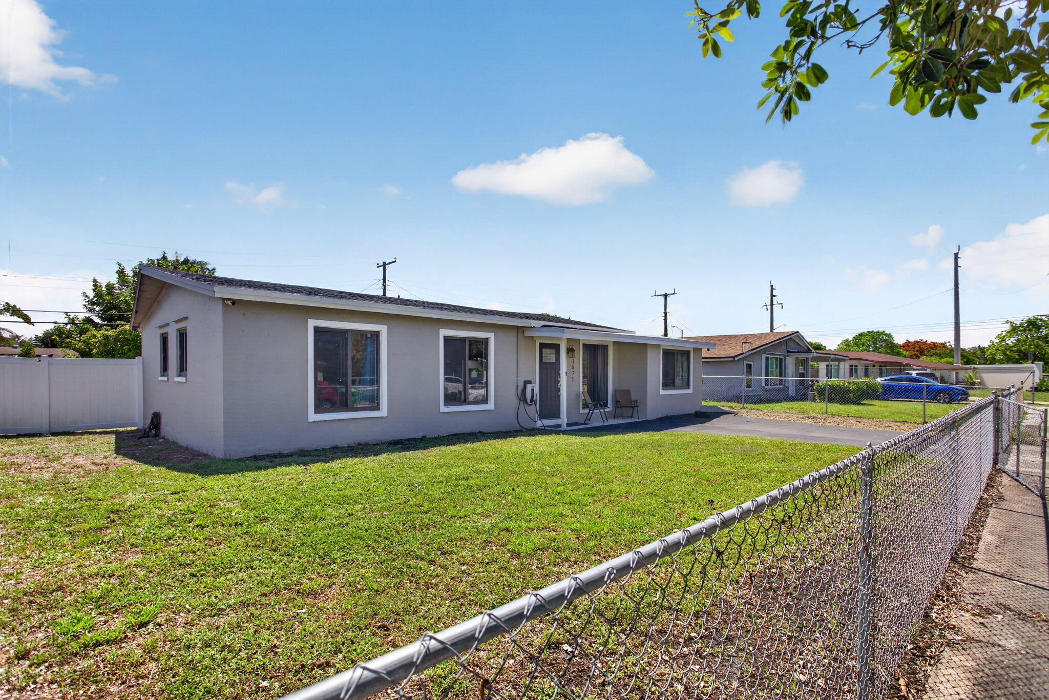 1871 NW 33rd, Lauderhill FL 33311