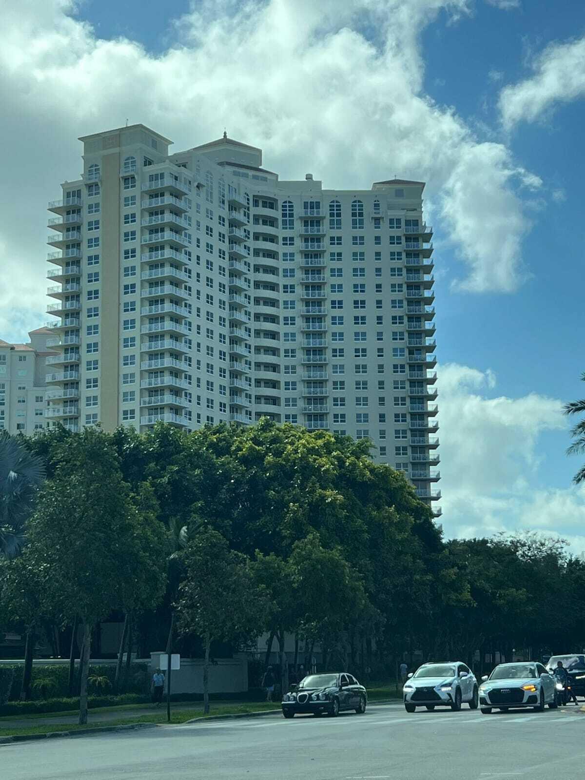 19501 W Country Club #1412, Aventura FL 33180