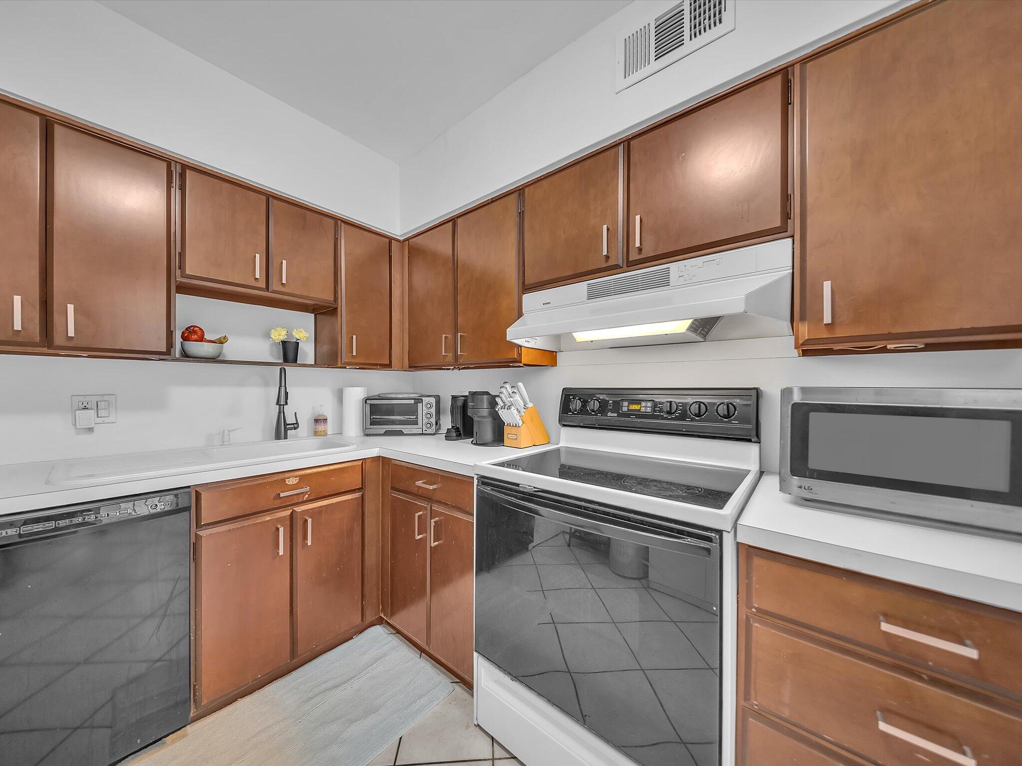 1150 Madruga #C302, Miami FL 33146