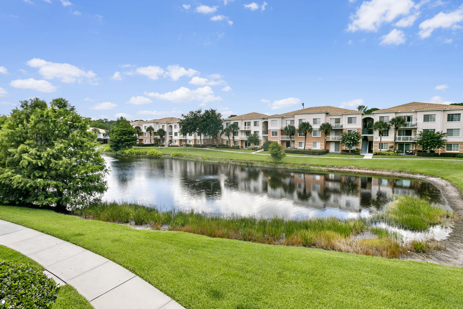 10208 Myrtlewood, Palm Beach Gardens FL 33418