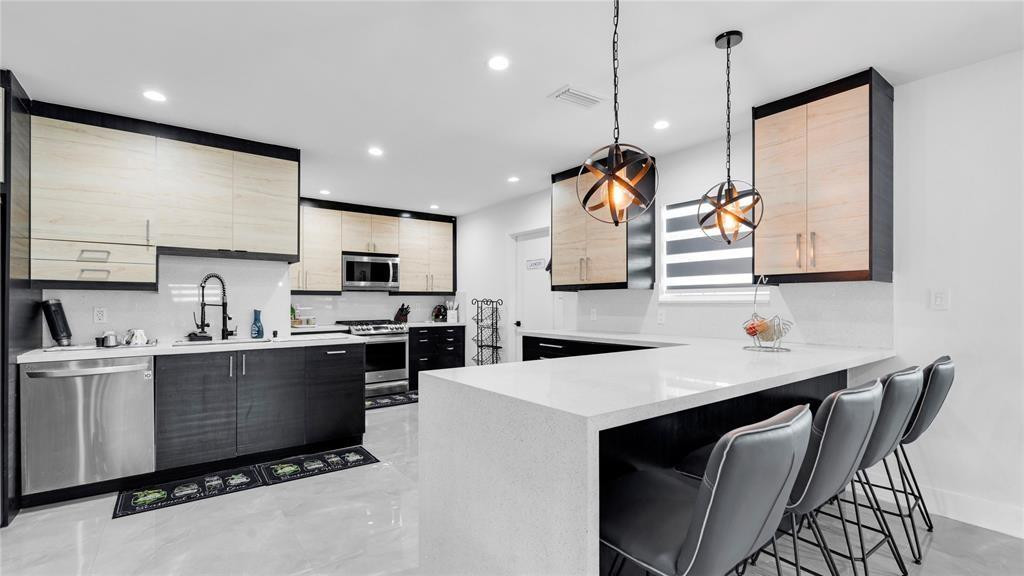 6290 W 16th, Hialeah FL 33012