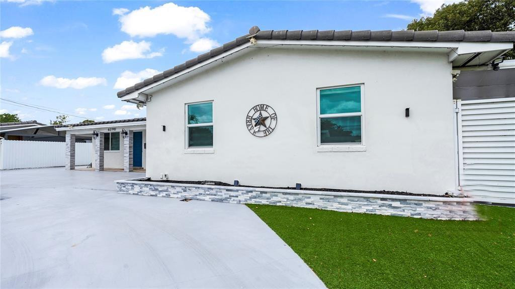 6290 W 16th, Hialeah FL 33012