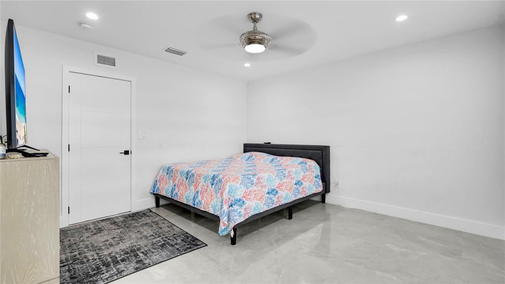 6290 W 16th, Hialeah FL 33012