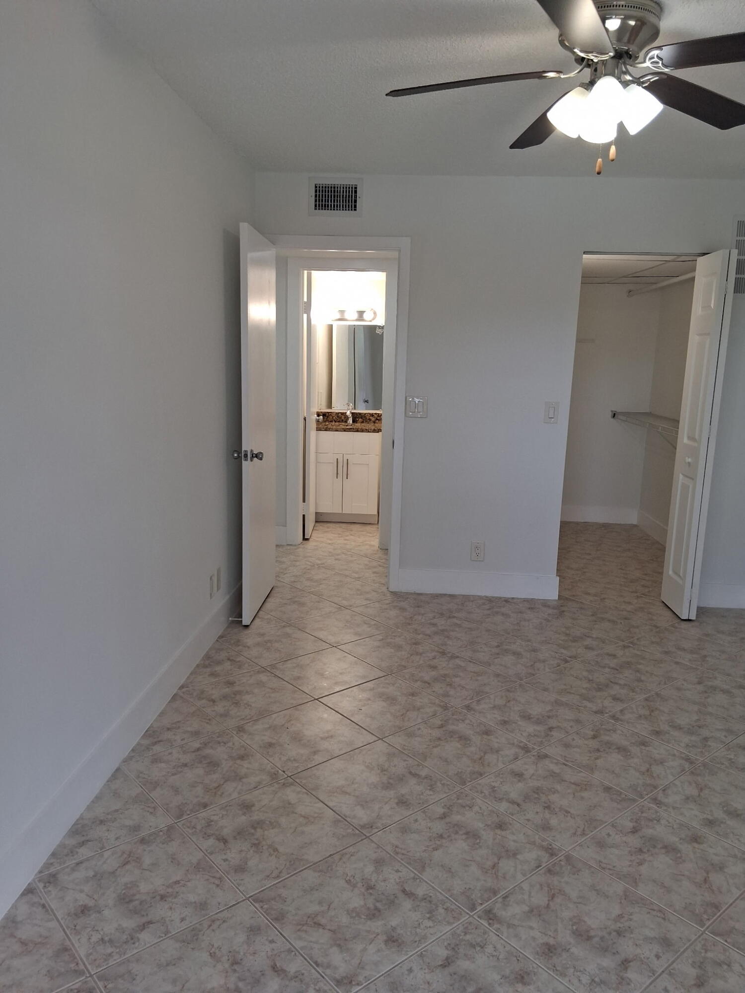 2100 Springdale #303, Palm Springs FL 33461