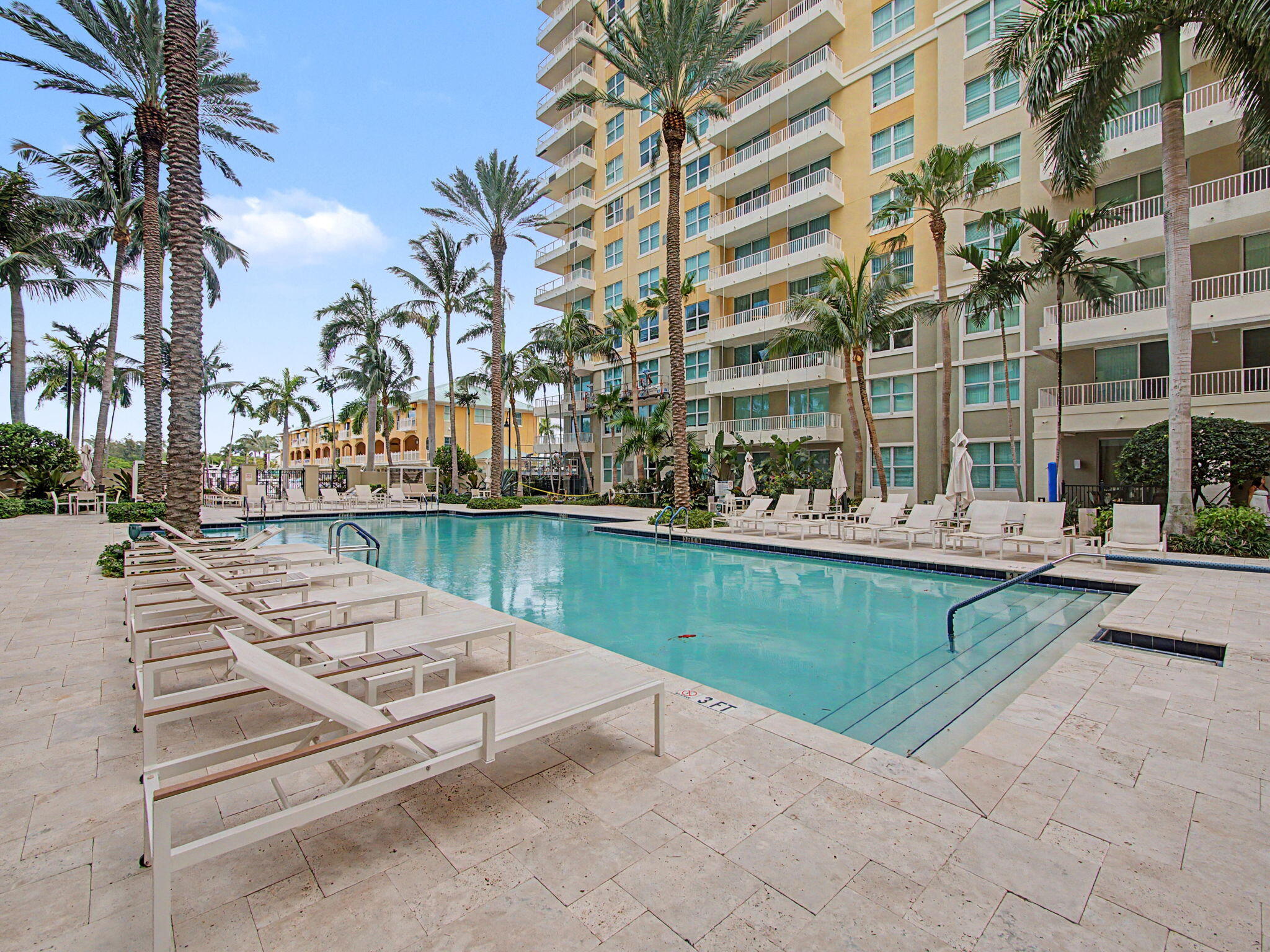 625 Casa Loma #1402, Boynton Beach FL 33435