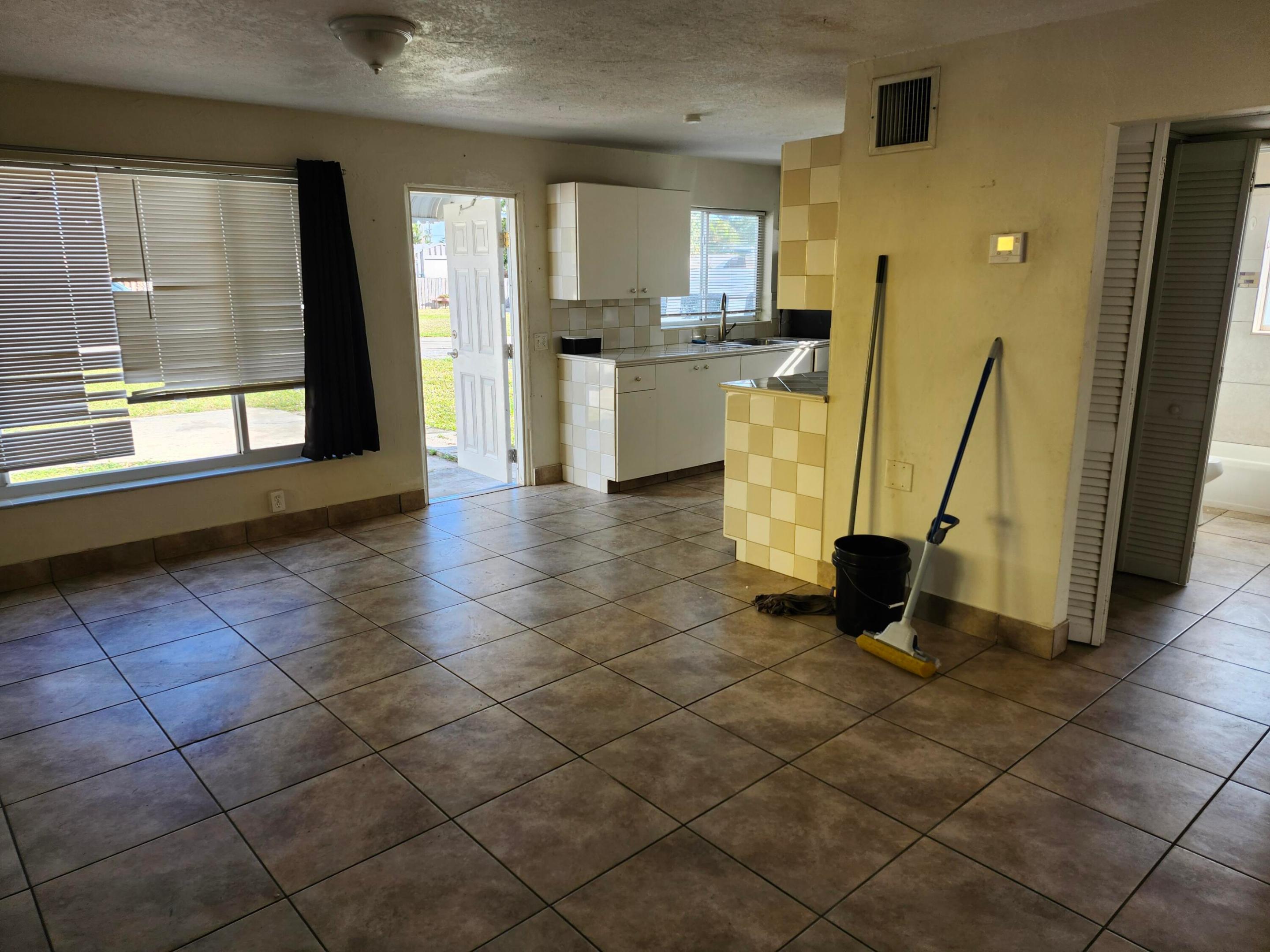 1102 James, Lake Worth FL 33462