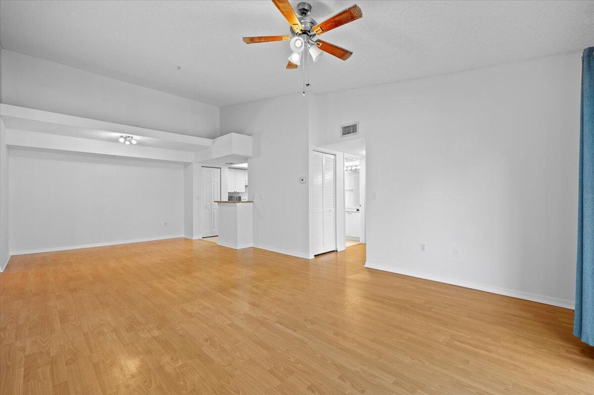 200 N Crestwood #211, Royal Palm Beach FL 33411