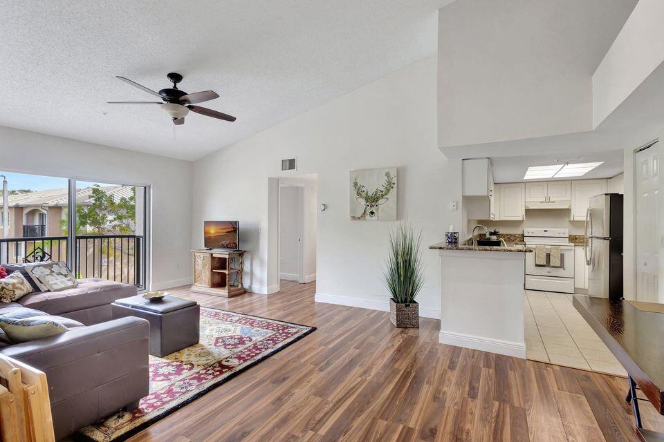 1400 S Crestwood #1407, Royal Palm Beach FL 33411