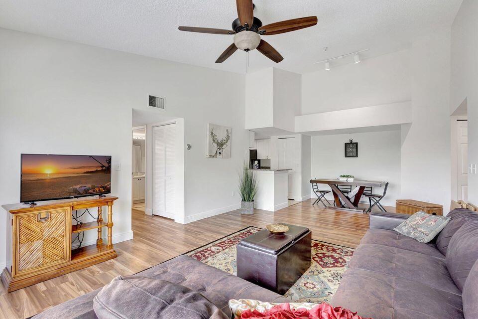 1400 S Crestwood #1407, Royal Palm Beach FL 33411