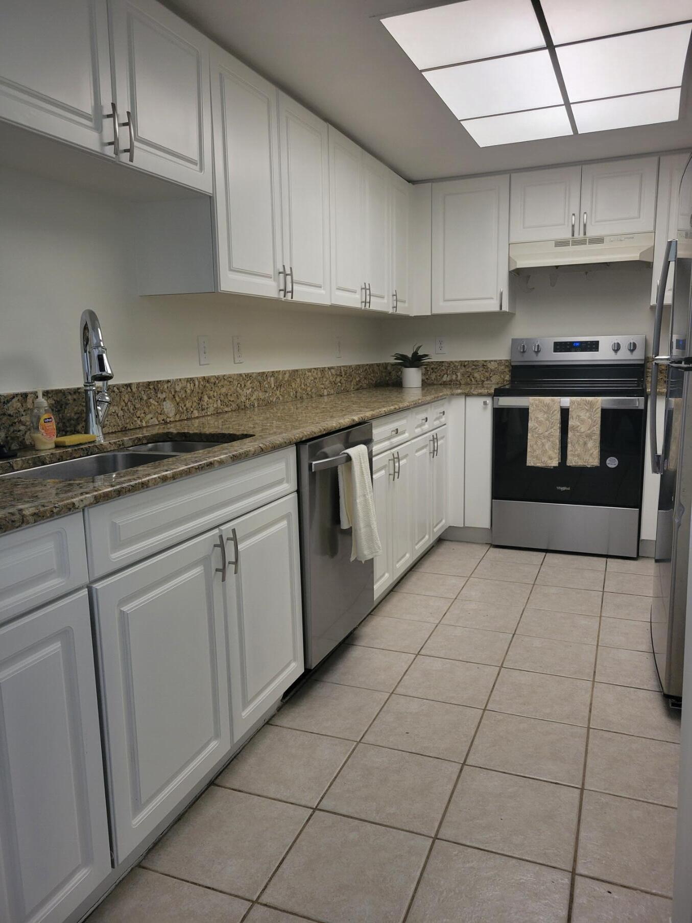 1400 S Crestwood #1407, Royal Palm Beach FL 33411