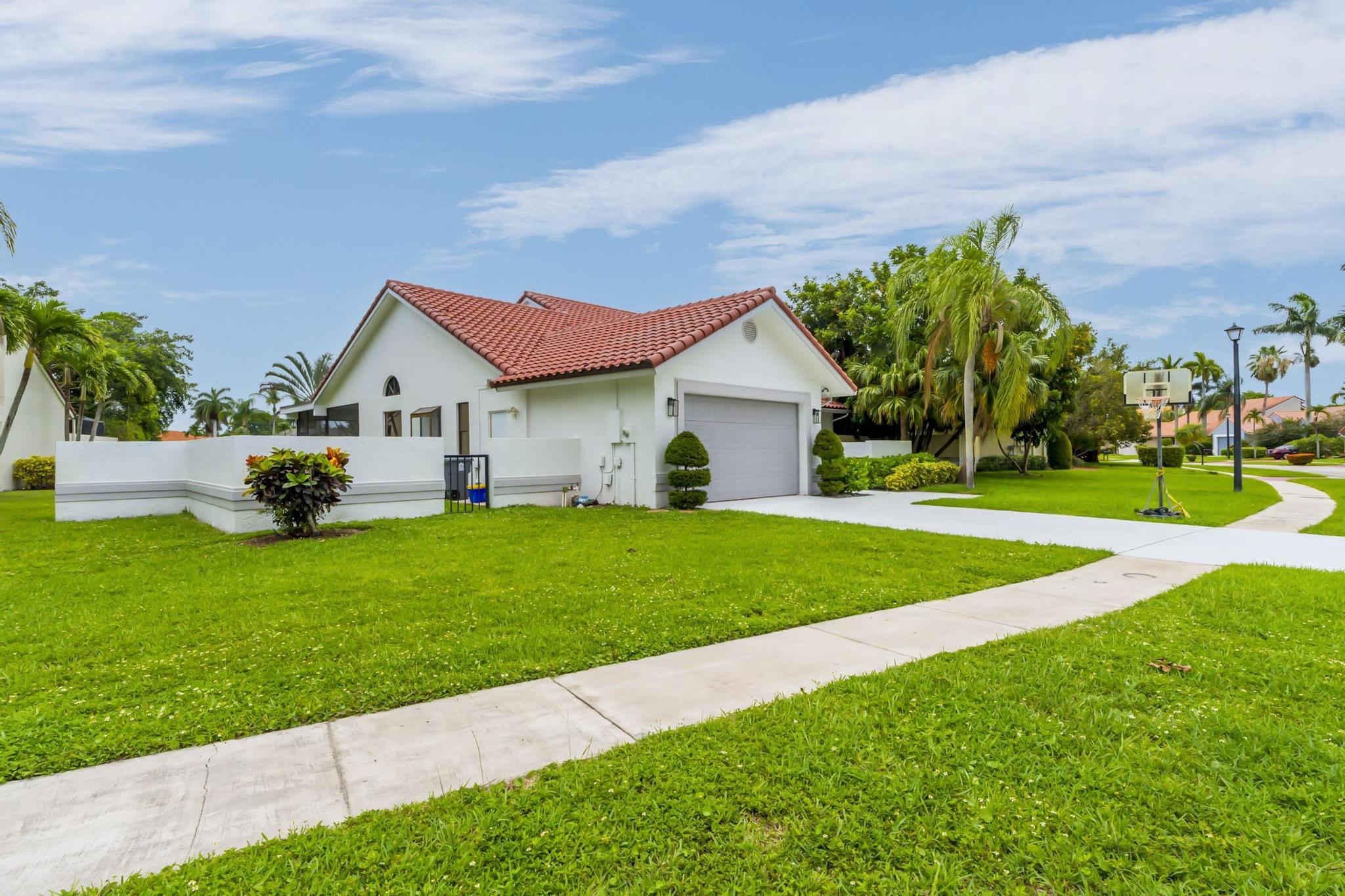 19325 Cherry Hills, Boca Raton FL 33498