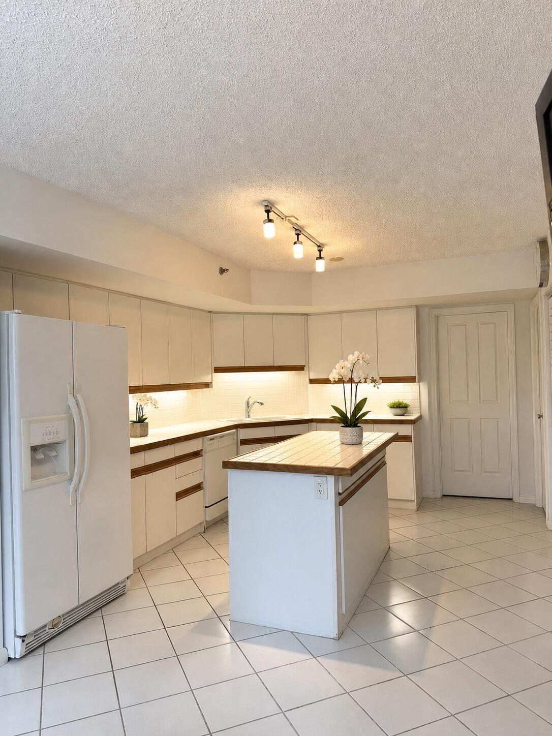 7567 Imperial #202, Boca Raton FL 33433