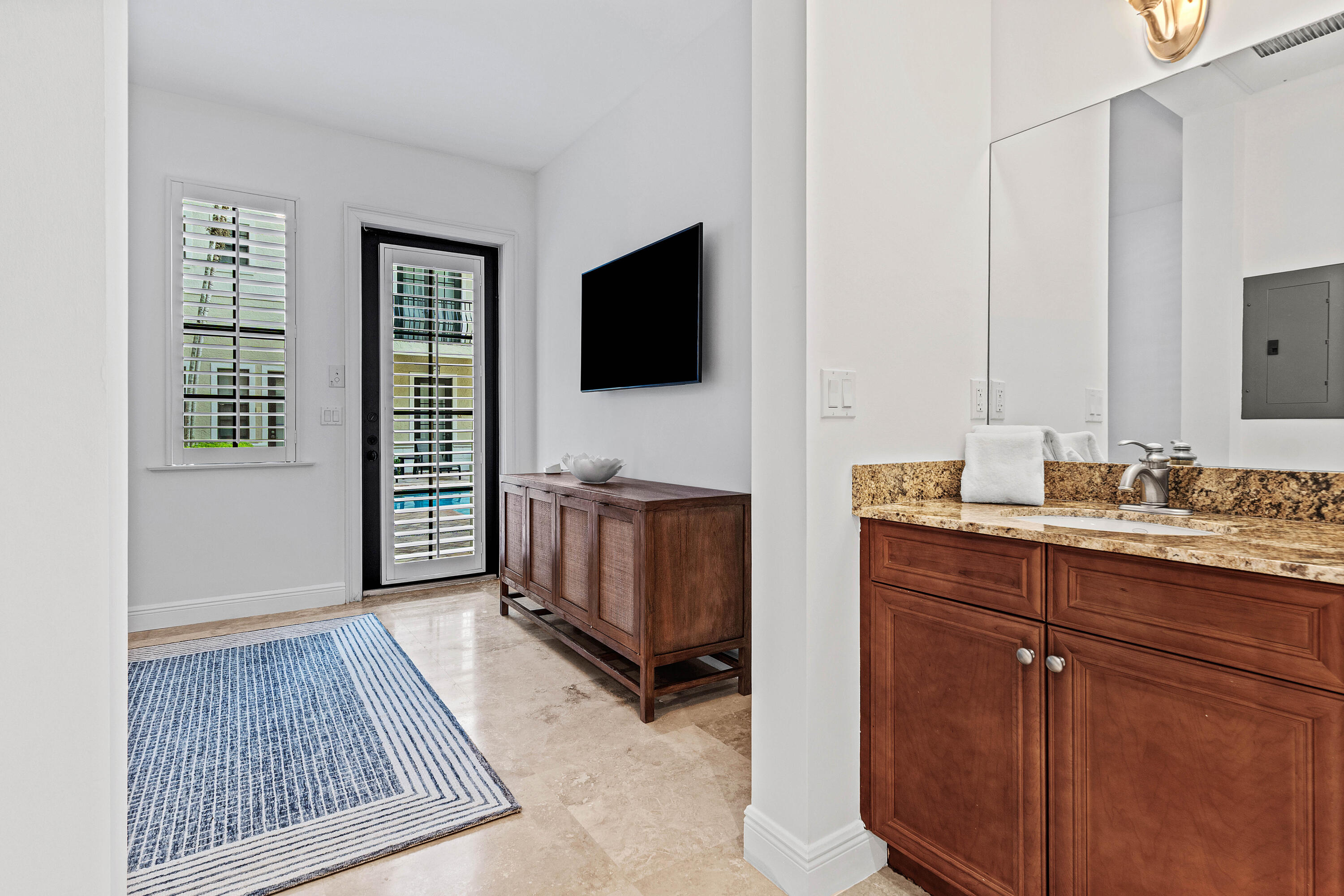 110 Gleason #203, Delray Beach FL 33483
