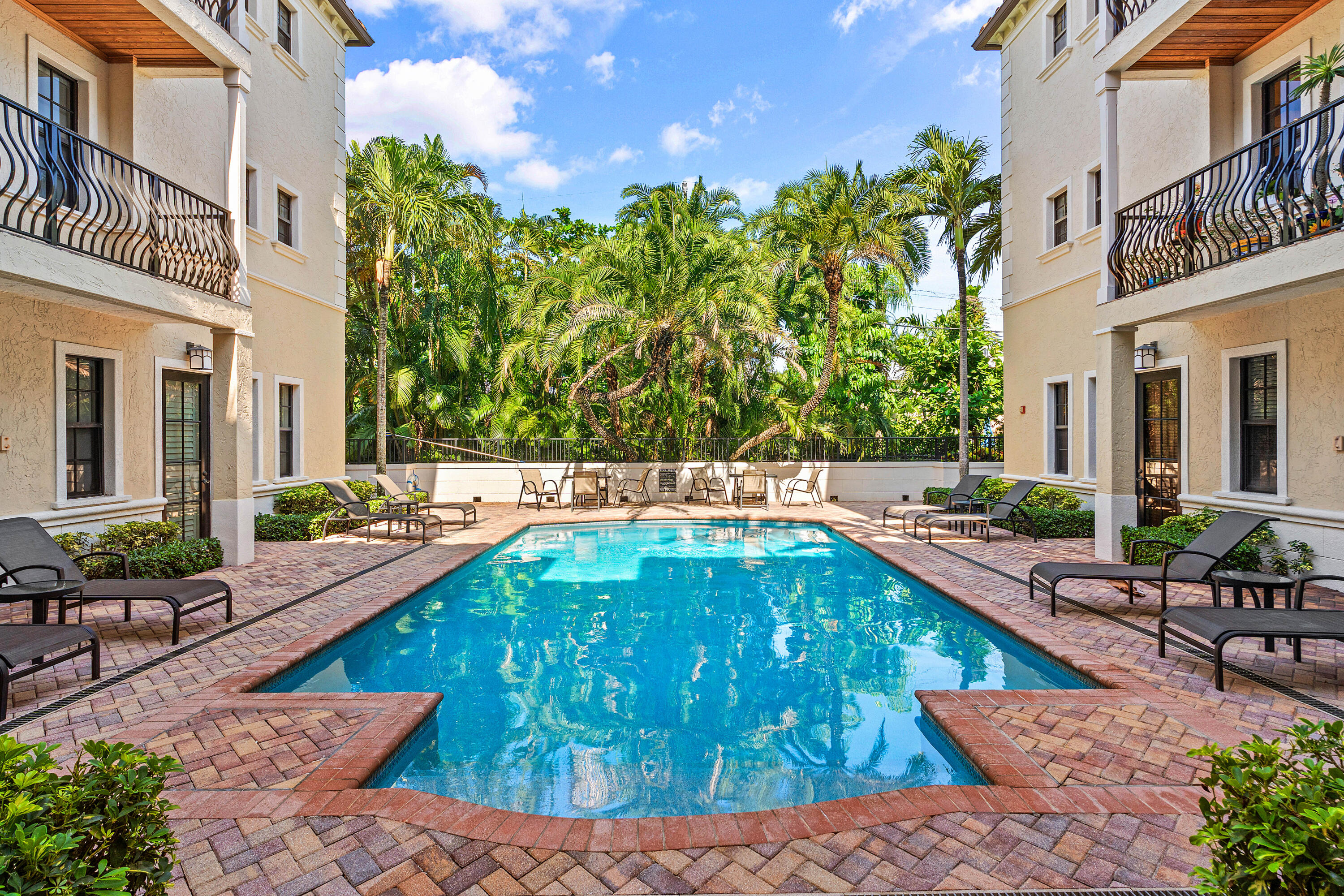 110 Gleason #203, Delray Beach FL 33483