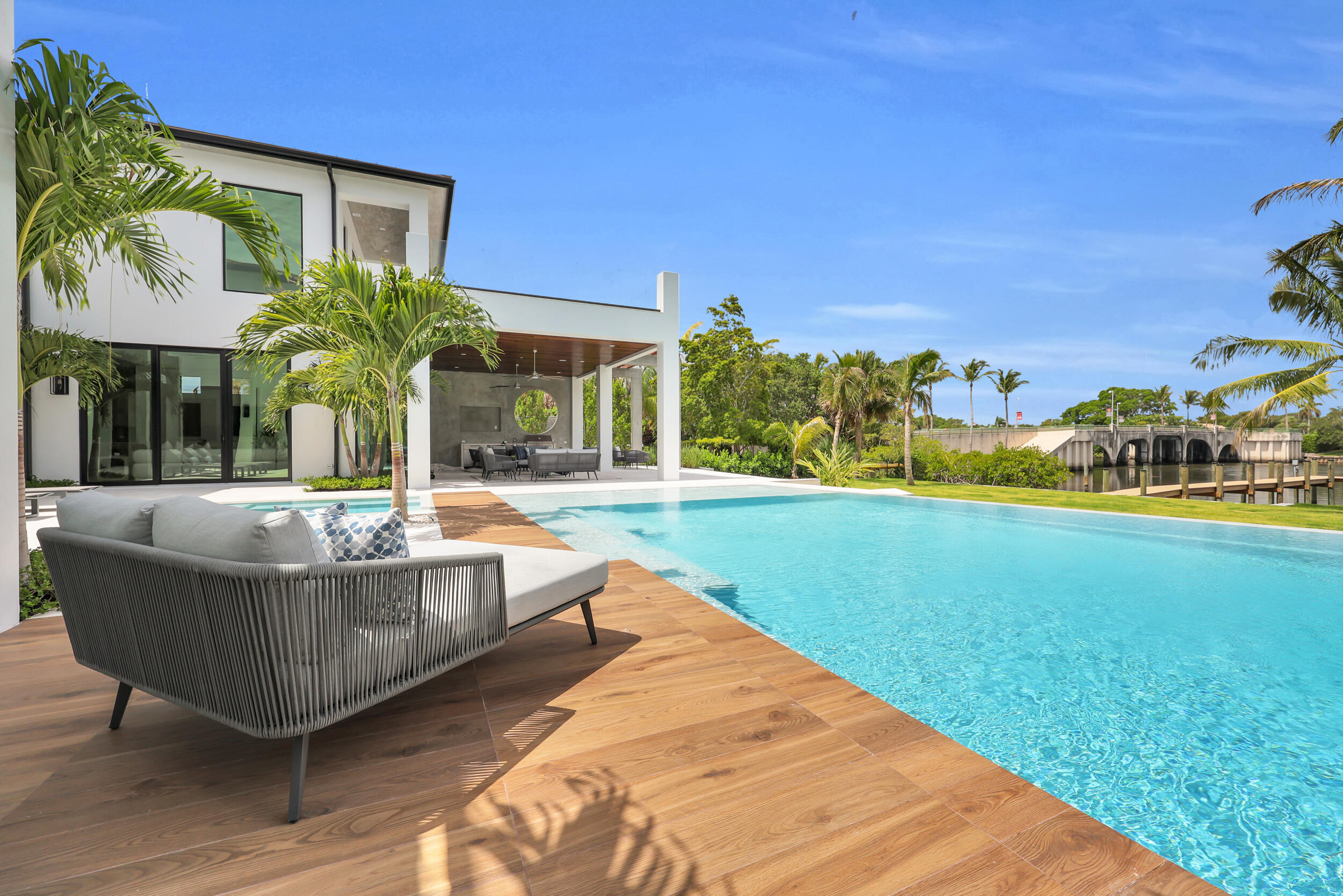 19175 W Riverside, Tequesta FL 33469