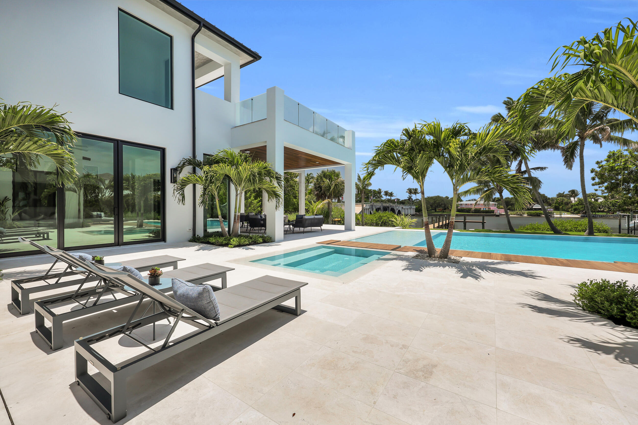 19175 W Riverside, Tequesta FL 33469