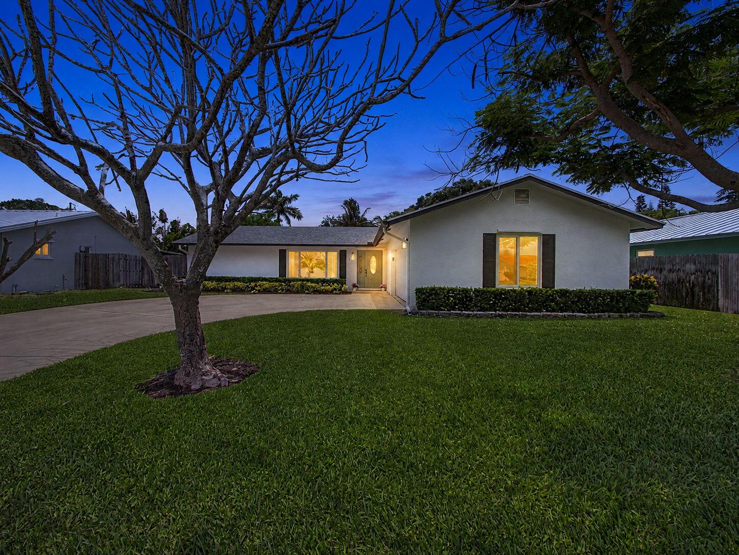 126 Chapel, Tequesta FL 33469