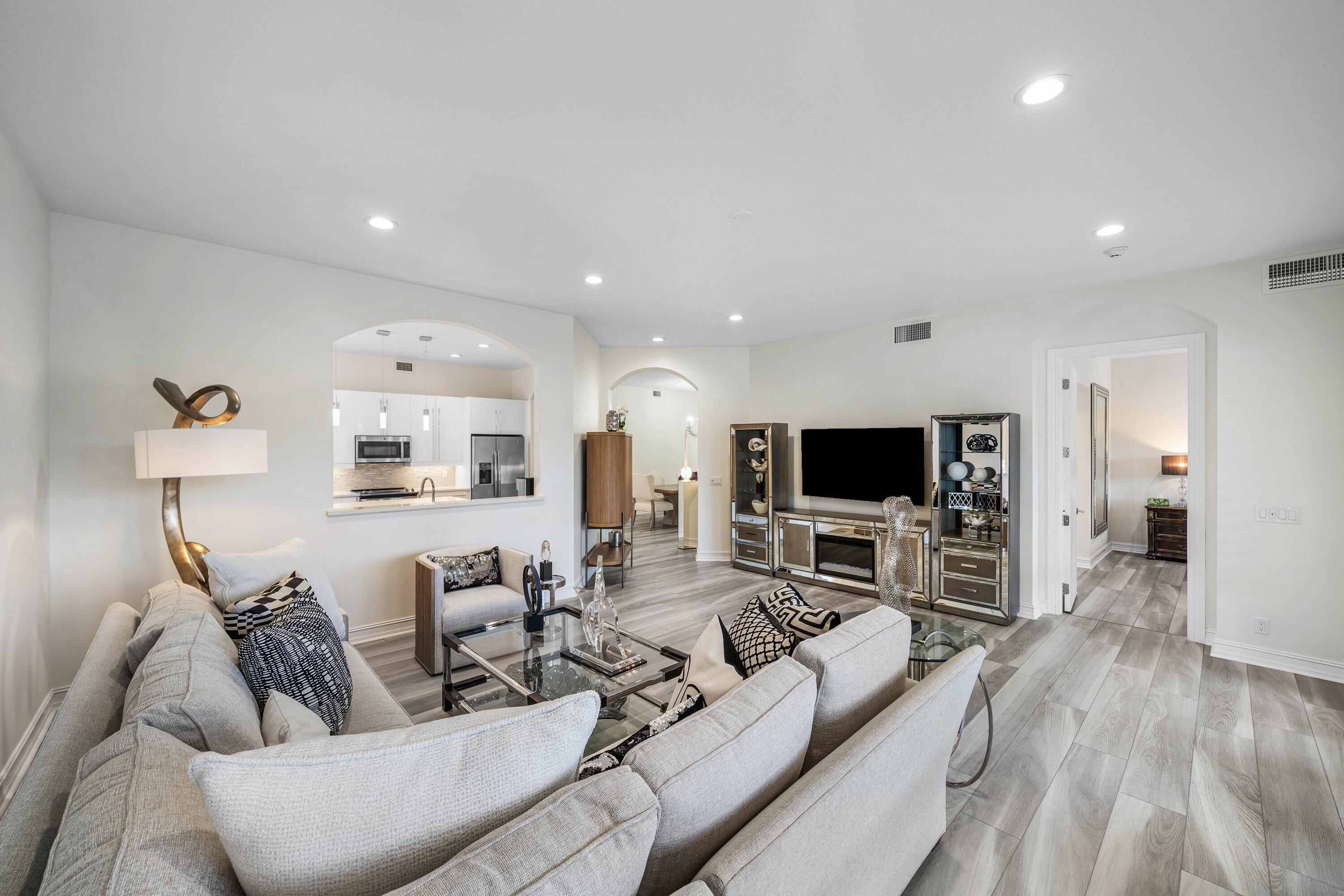 123 Palm Bay #B, Palm Beach Gardens FL 33418