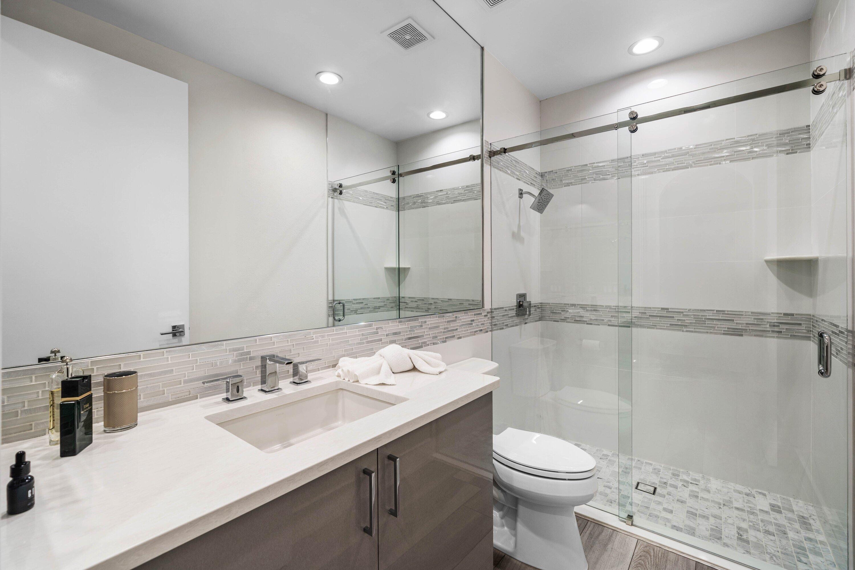 123 Palm Bay #B, Palm Beach Gardens FL 33418