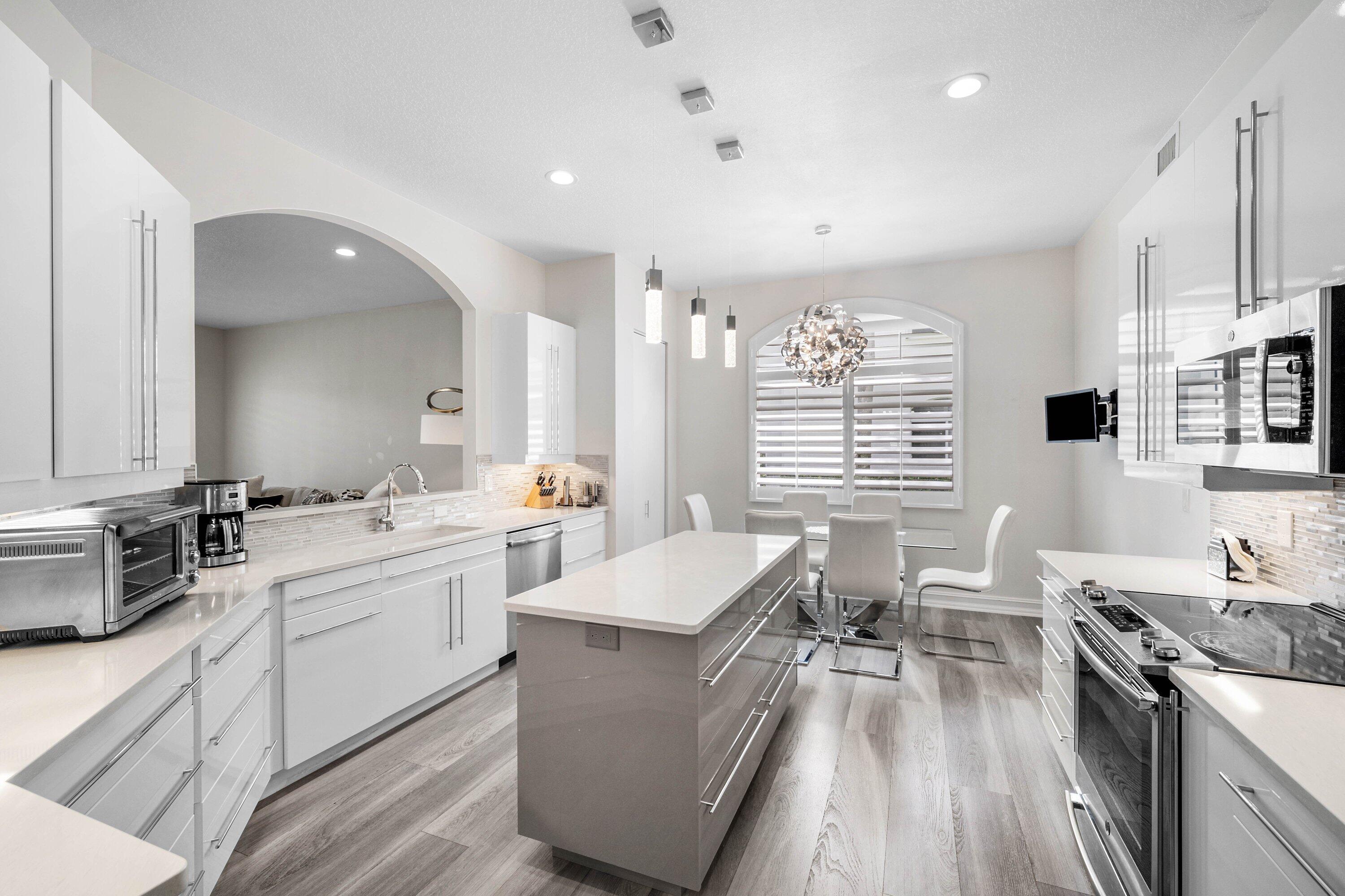 123 Palm Bay #B, Palm Beach Gardens FL 33418