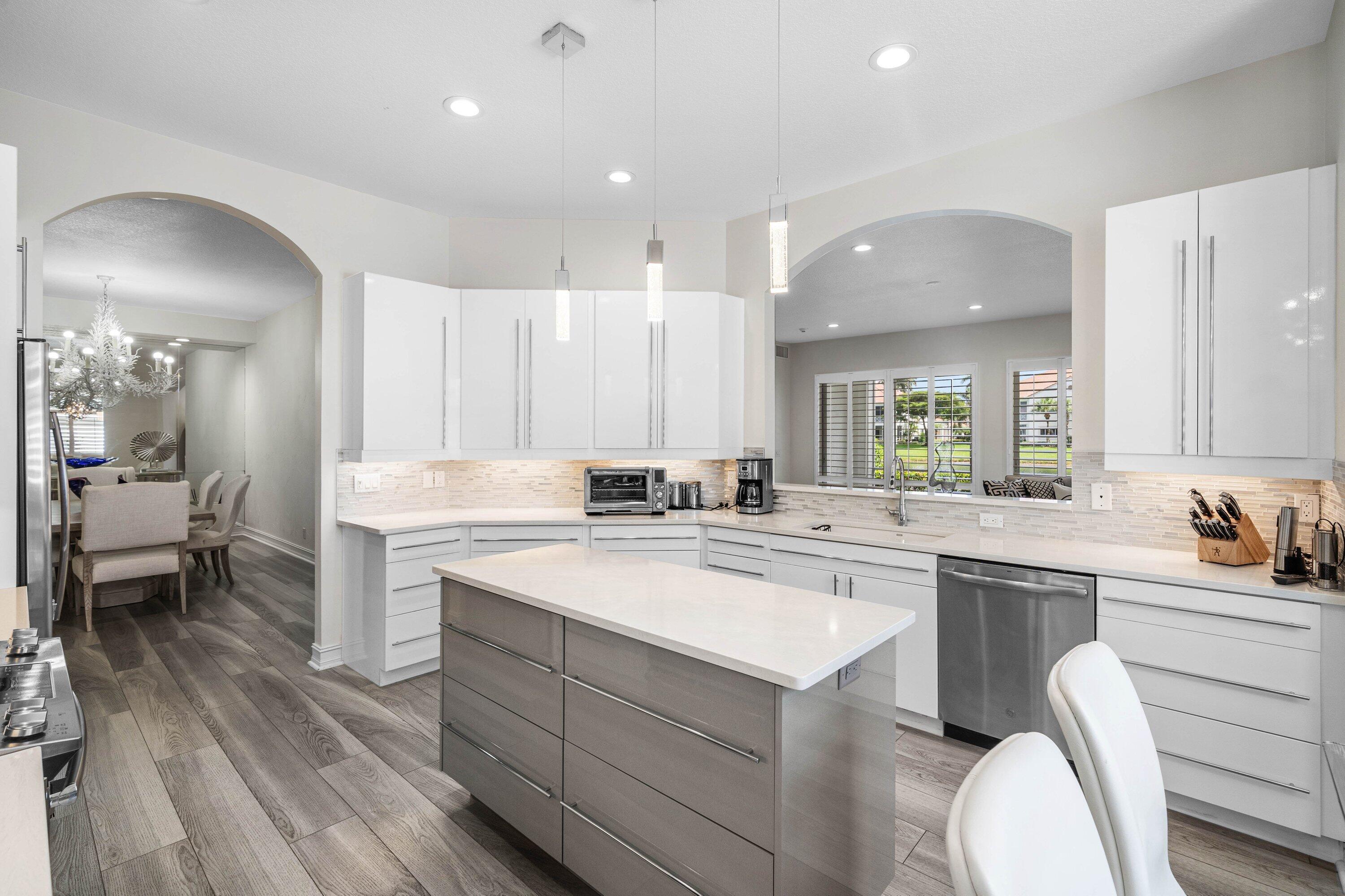 123 Palm Bay #B, Palm Beach Gardens FL 33418